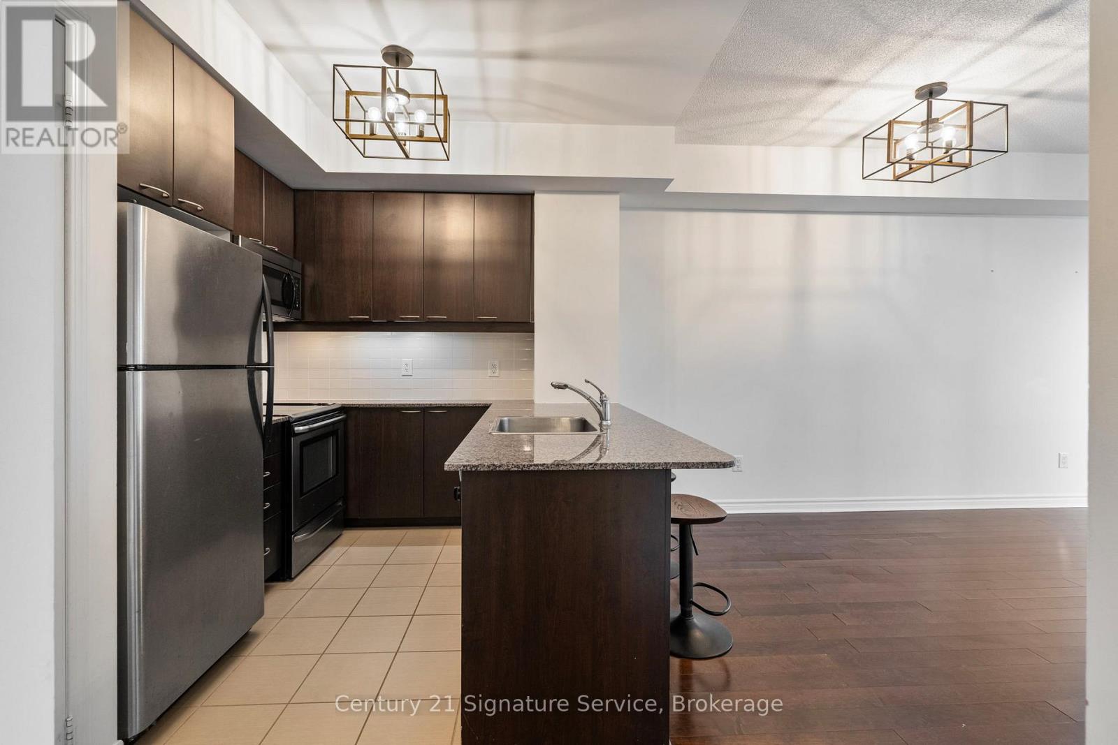 2001 - 385 Prince Of Wales Drive, Mississauga, Ontario  L5B 0C6 - Photo 7 - W12643520