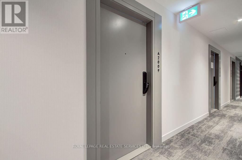 2009 - 3079 Trafalgar Road, Oakville, Ontario  L6H 8C5 - Photo 3 - W12643528