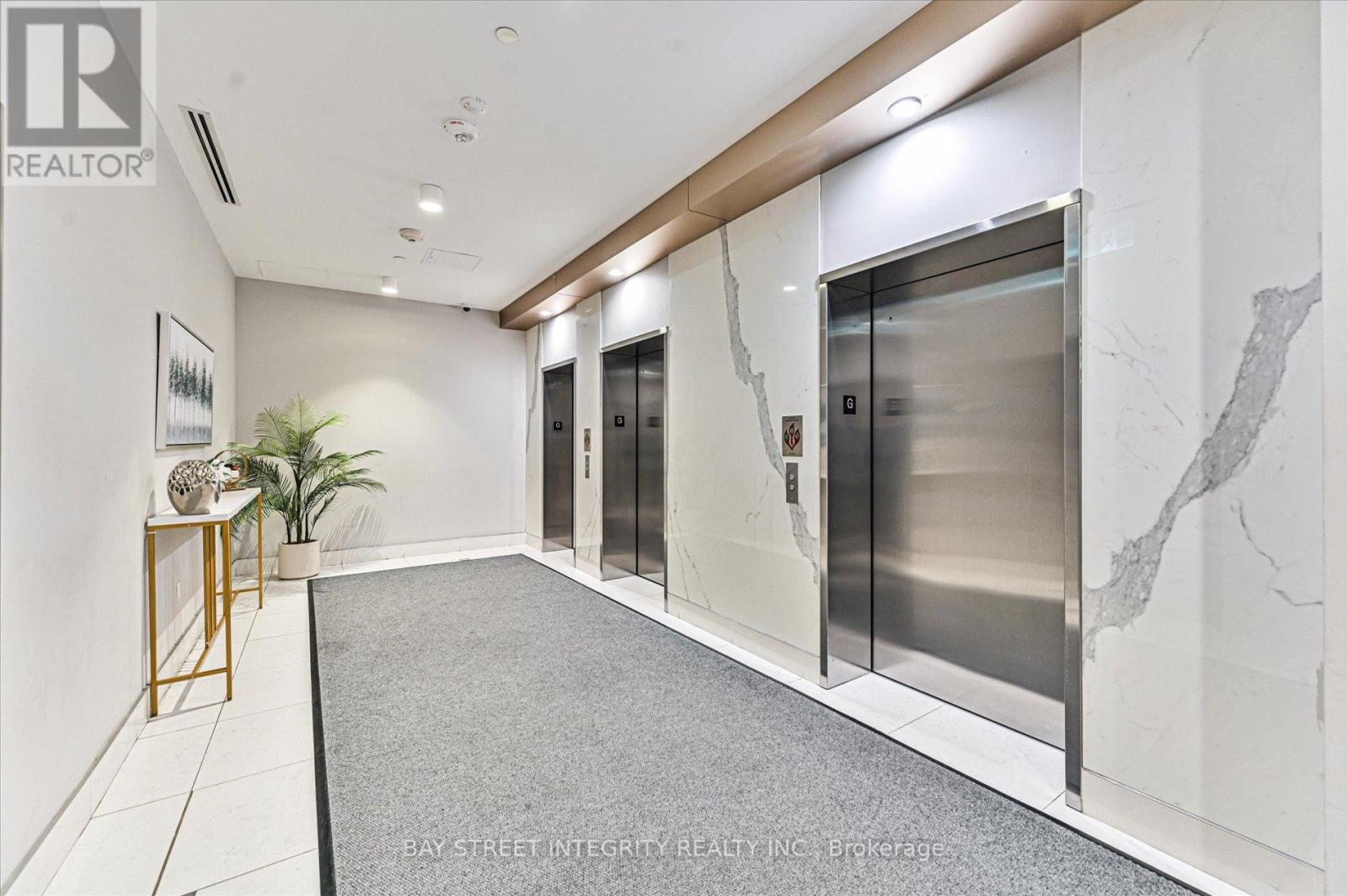 2719 - 35 Watergarden Drive, Mississauga, Ontario  L5R 0G8 - Photo 27 - W12643546