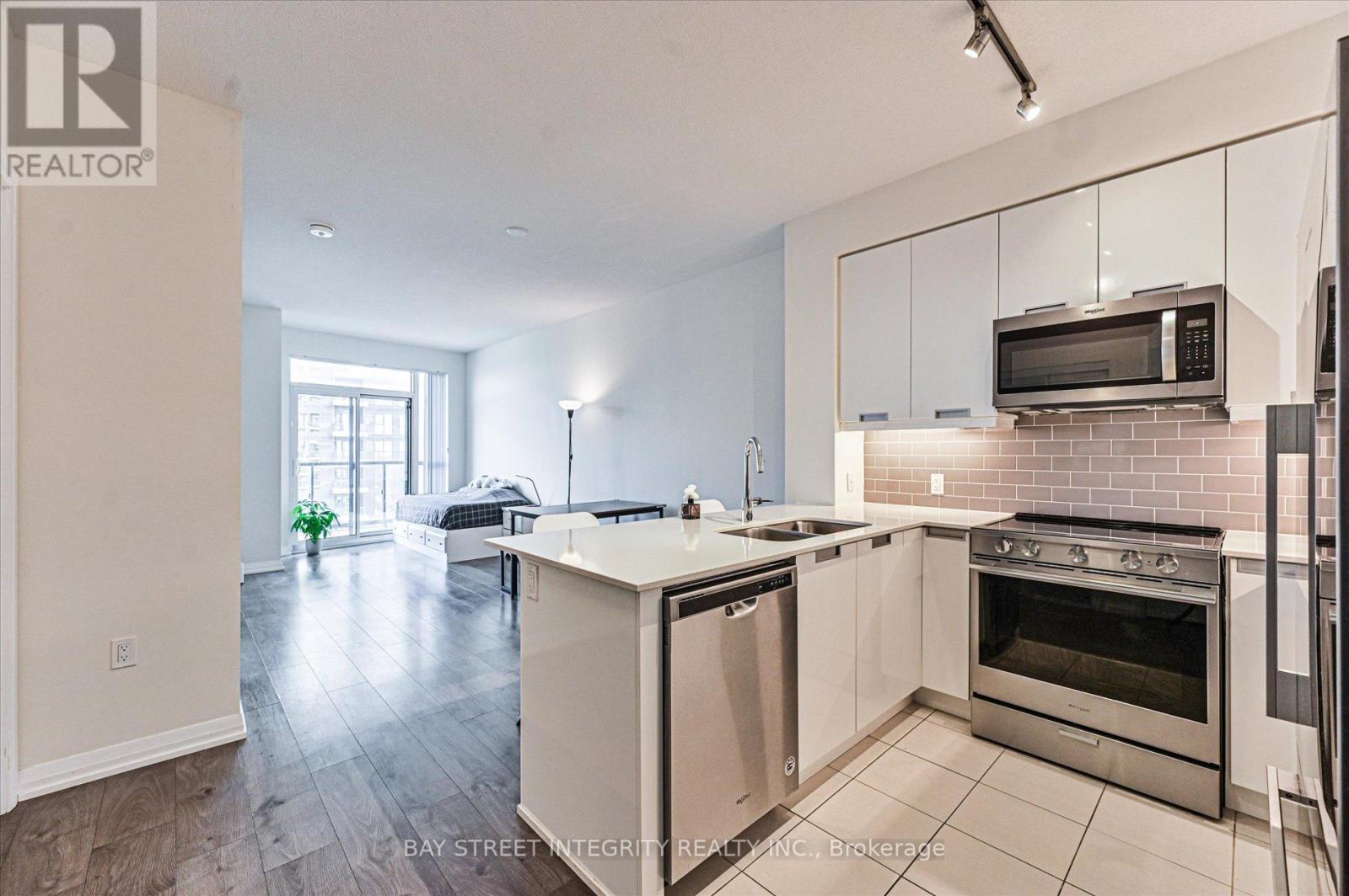 2719 - 35 Watergarden Drive, Mississauga, Ontario  L5R 0G8 - Photo 5 - W12643546