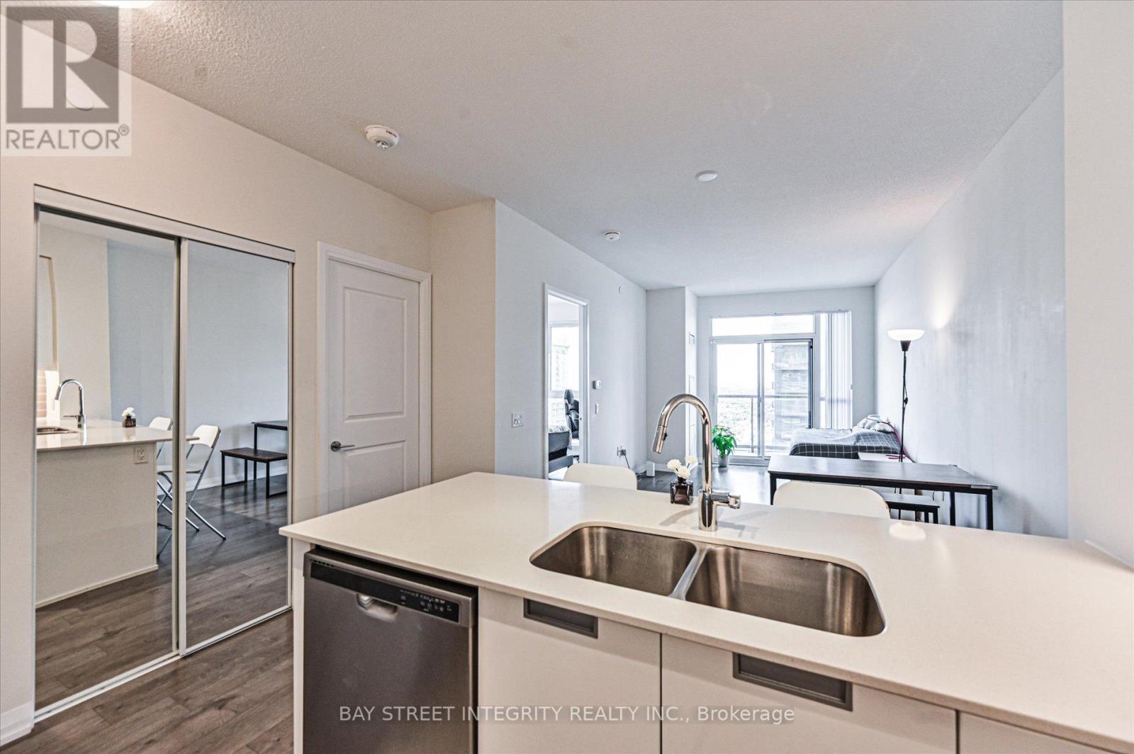 2719 - 35 Watergarden Drive, Mississauga, Ontario  L5R 0G8 - Photo 6 - W12643546