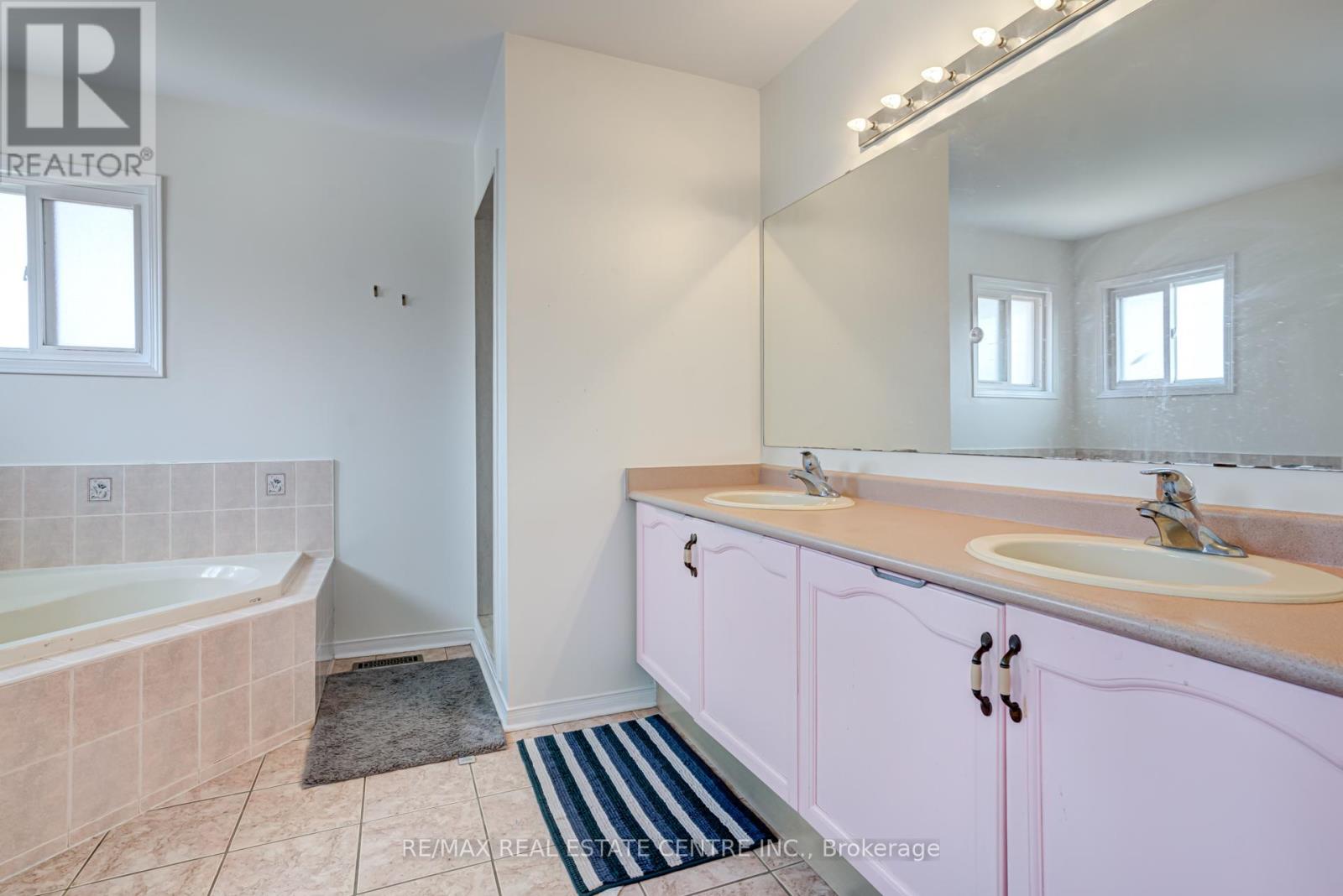 Upper - 5418 Loonlake Avenue, Mississauga, Ontario  L5V 2E1 - Photo 17 - W12643548