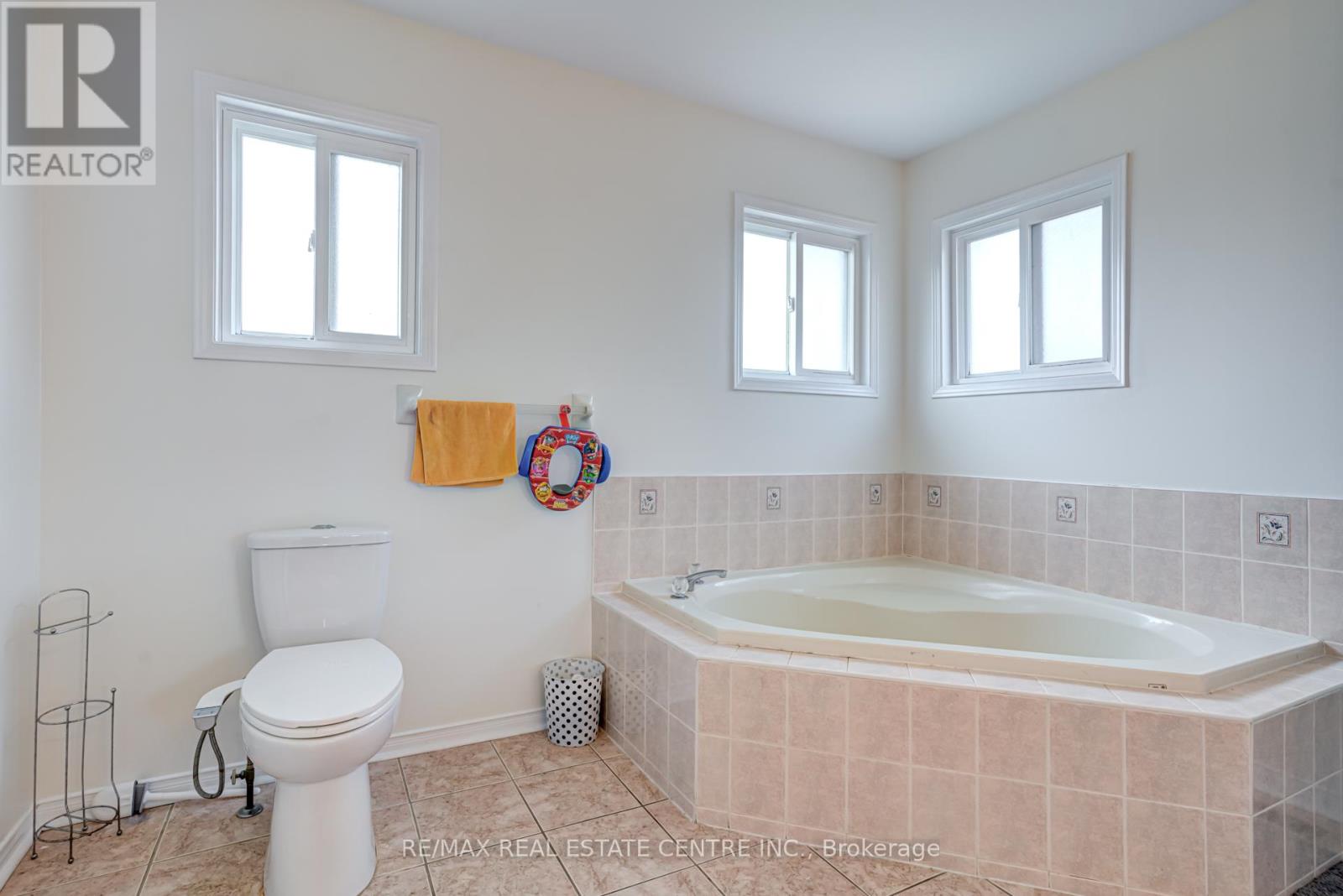 Upper - 5418 Loonlake Avenue, Mississauga, Ontario  L5V 2E1 - Photo 18 - W12643548