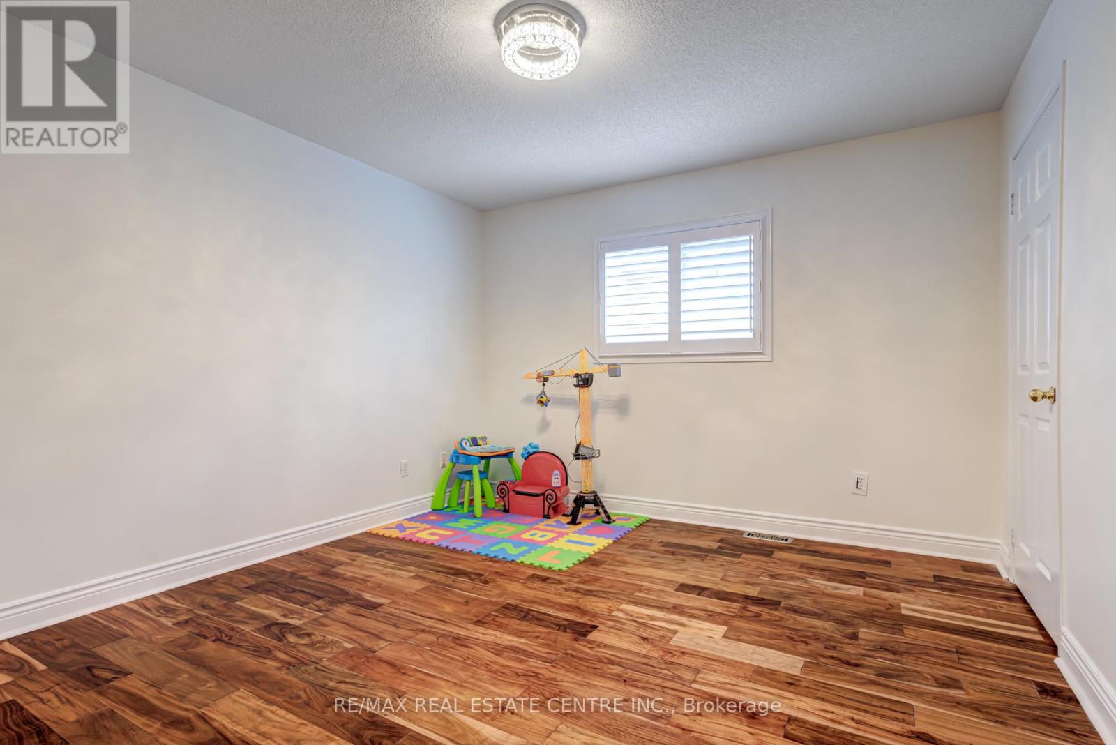 Upper - 5418 Loonlake Avenue, Mississauga, Ontario  L5V 2E1 - Photo 20 - W12643548