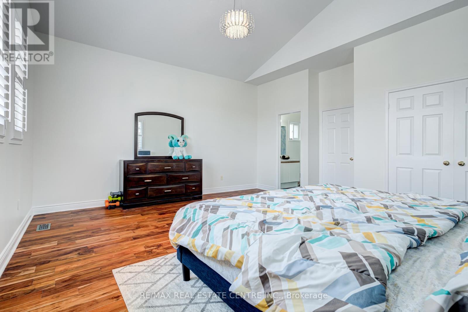 Upper - 5418 Loonlake Avenue, Mississauga, Ontario  L5V 2E1 - Photo 24 - W12643548