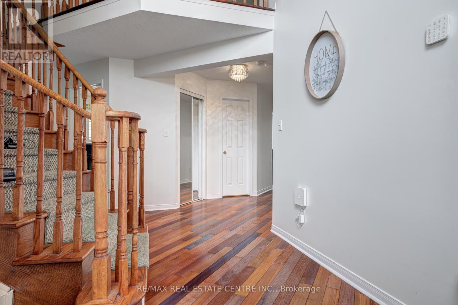 Upper - 5418 Loonlake Avenue, Mississauga, Ontario  L5V 2E1 - Photo 4 - W12643548