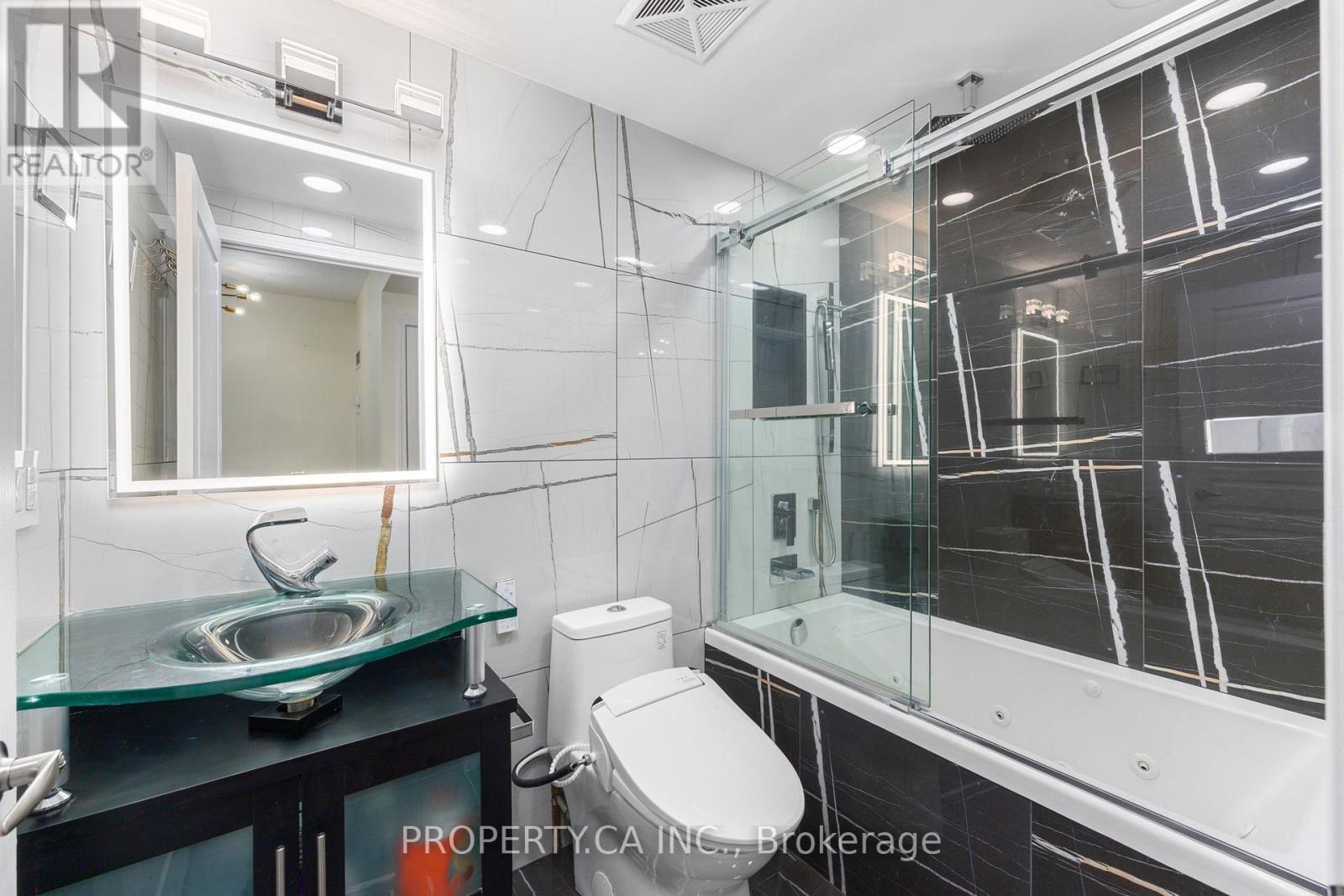 2206 - 2230 Lake Shore Boulevard W, Toronto, Ontario  M8V 0B2 - Photo 18 - W12643554