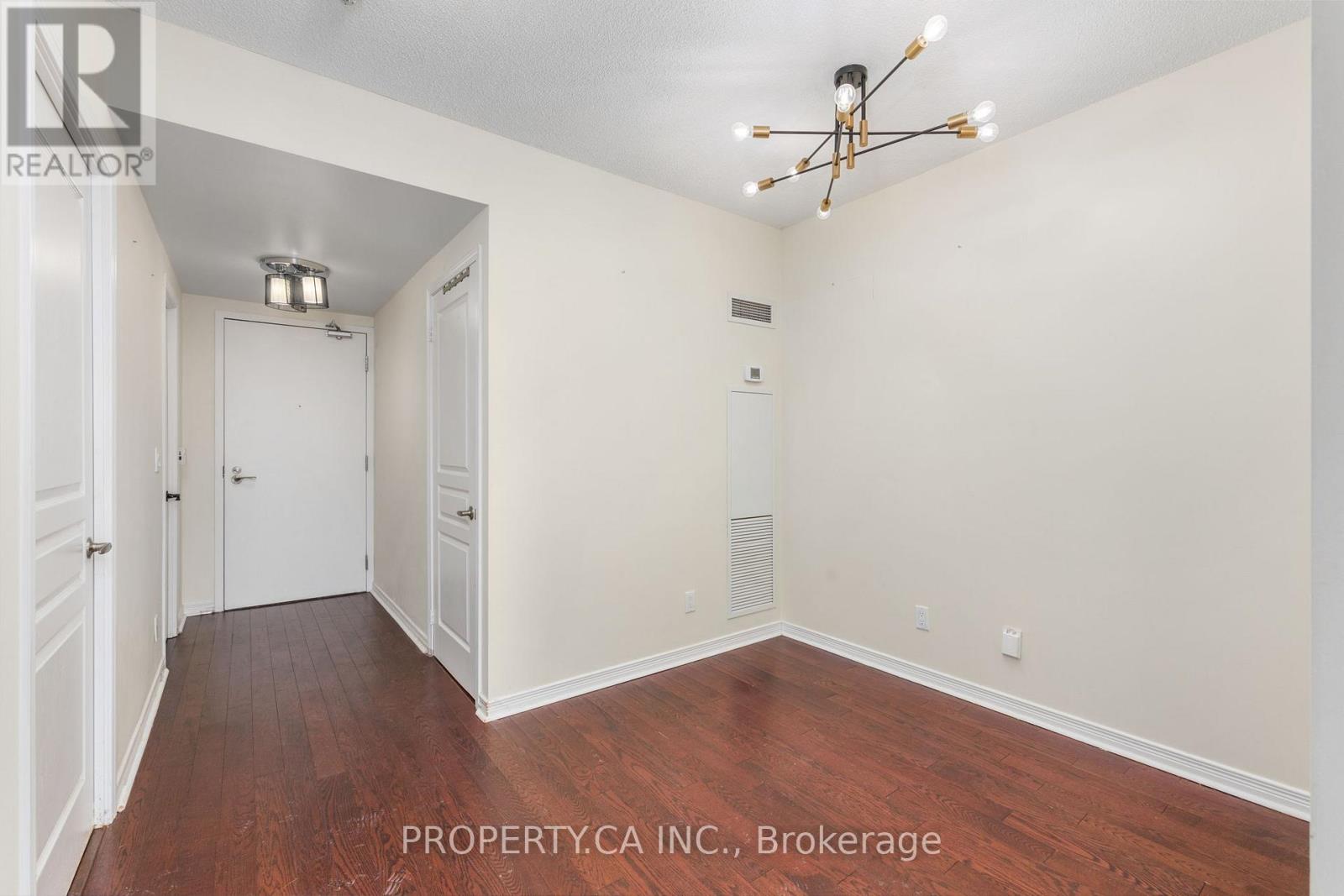 2206 - 2230 Lake Shore Boulevard W, Toronto, Ontario  M8V 0B2 - Photo 3 - W12643554