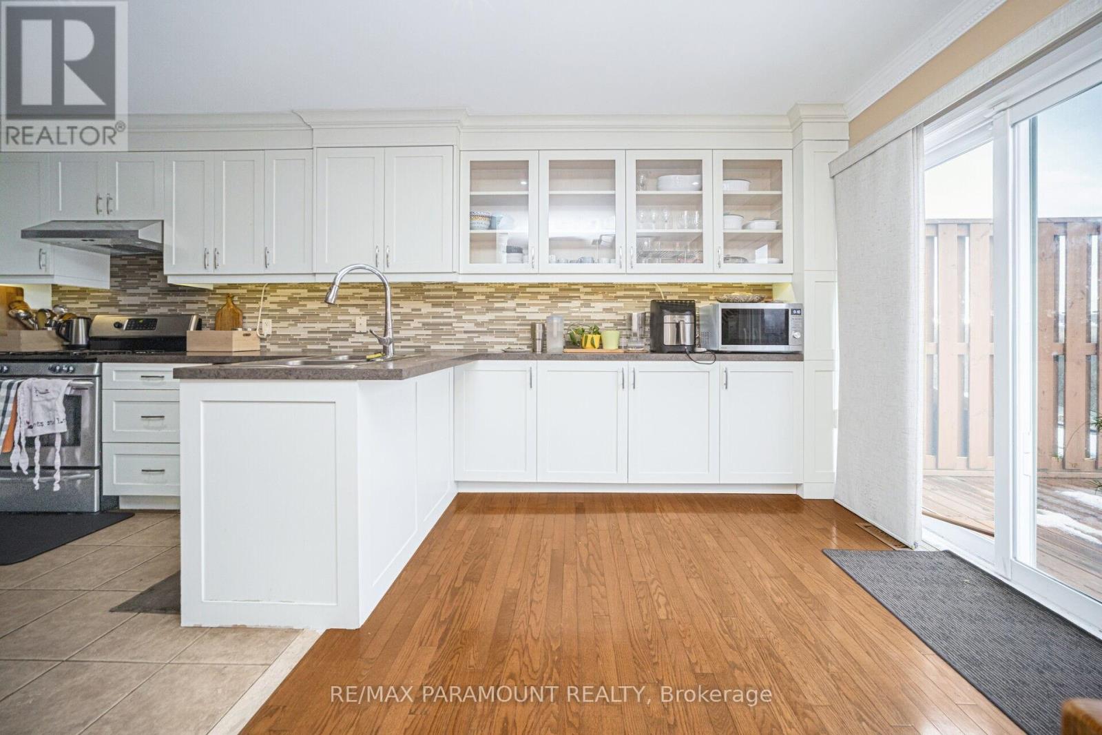 35 Flower Trail, Brampton, Ontario  L6P 1P1 - Photo 13 - W12643556