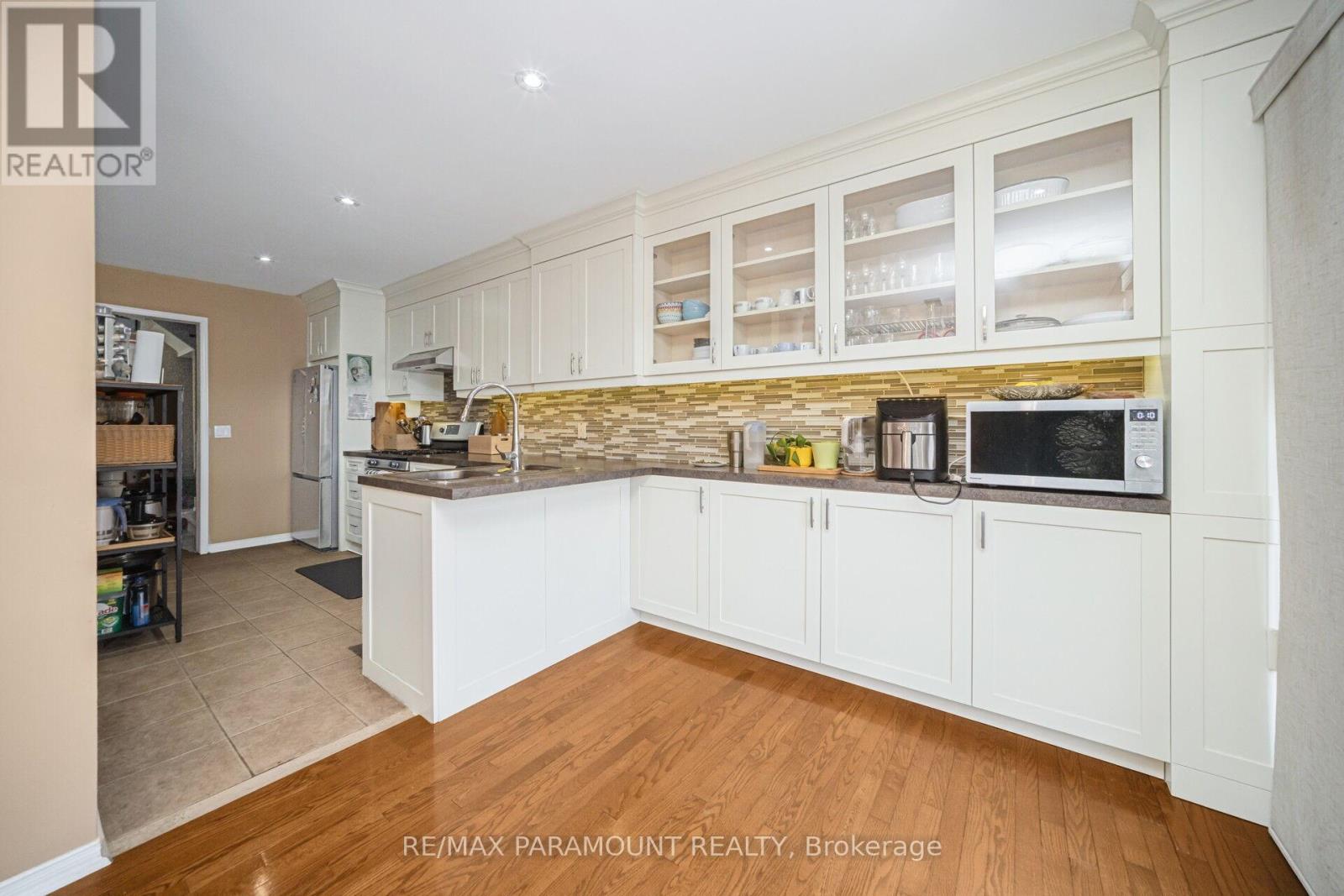 35 Flower Trail, Brampton, Ontario  L6P 1P1 - Photo 14 - W12643556