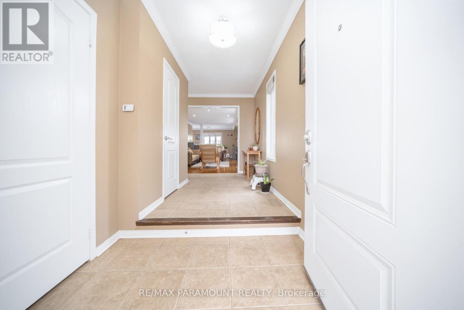 35 Flower Trail, Brampton, Ontario  L6P 1P1 - Photo 5 - W12643556