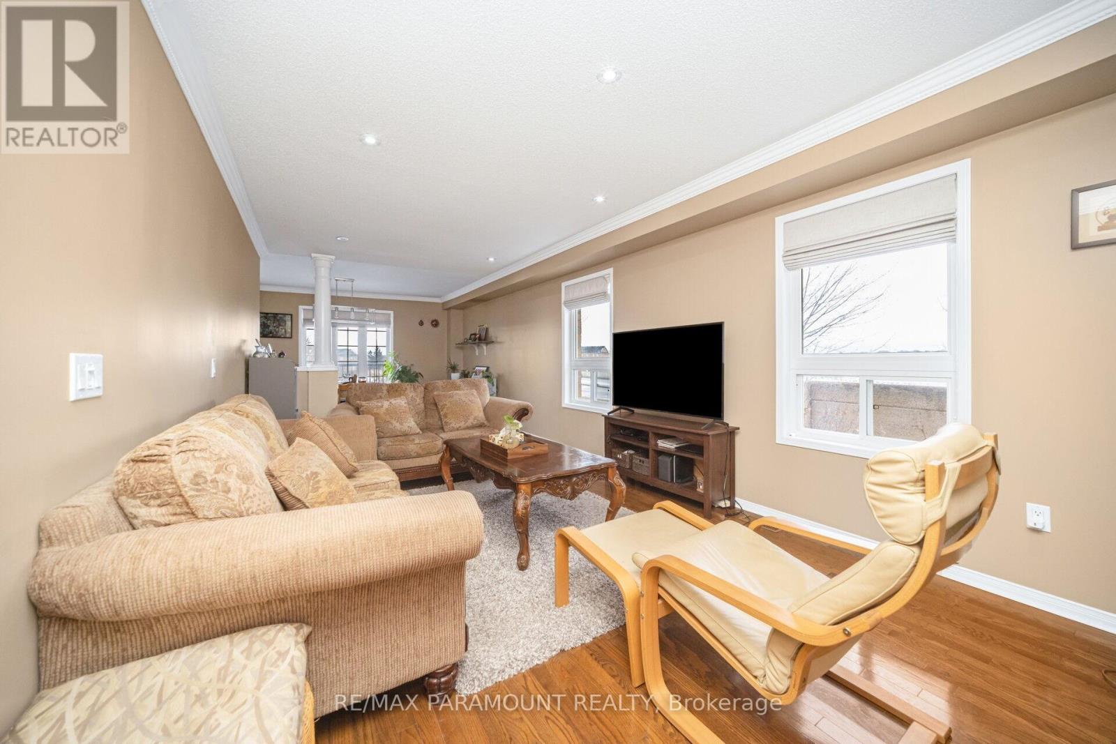 35 Flower Trail, Brampton, Ontario  L6P 1P1 - Photo 7 - W12643556