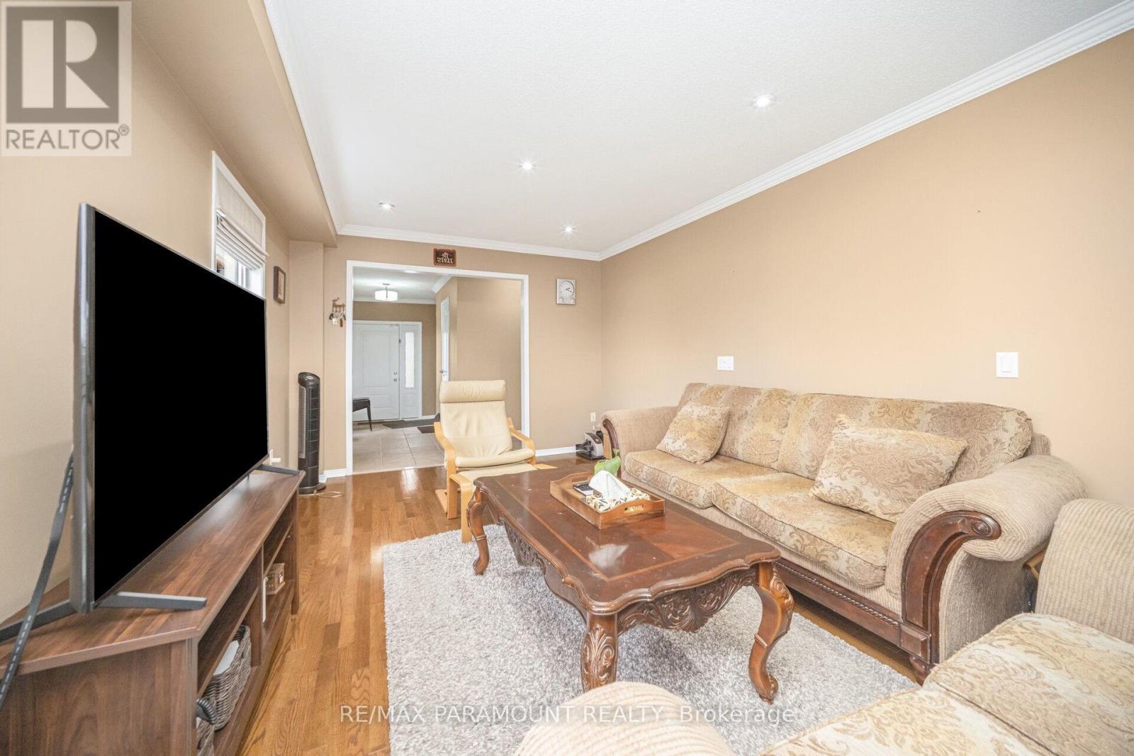 35 Flower Trail, Brampton, Ontario  L6P 1P1 - Photo 8 - W12643556