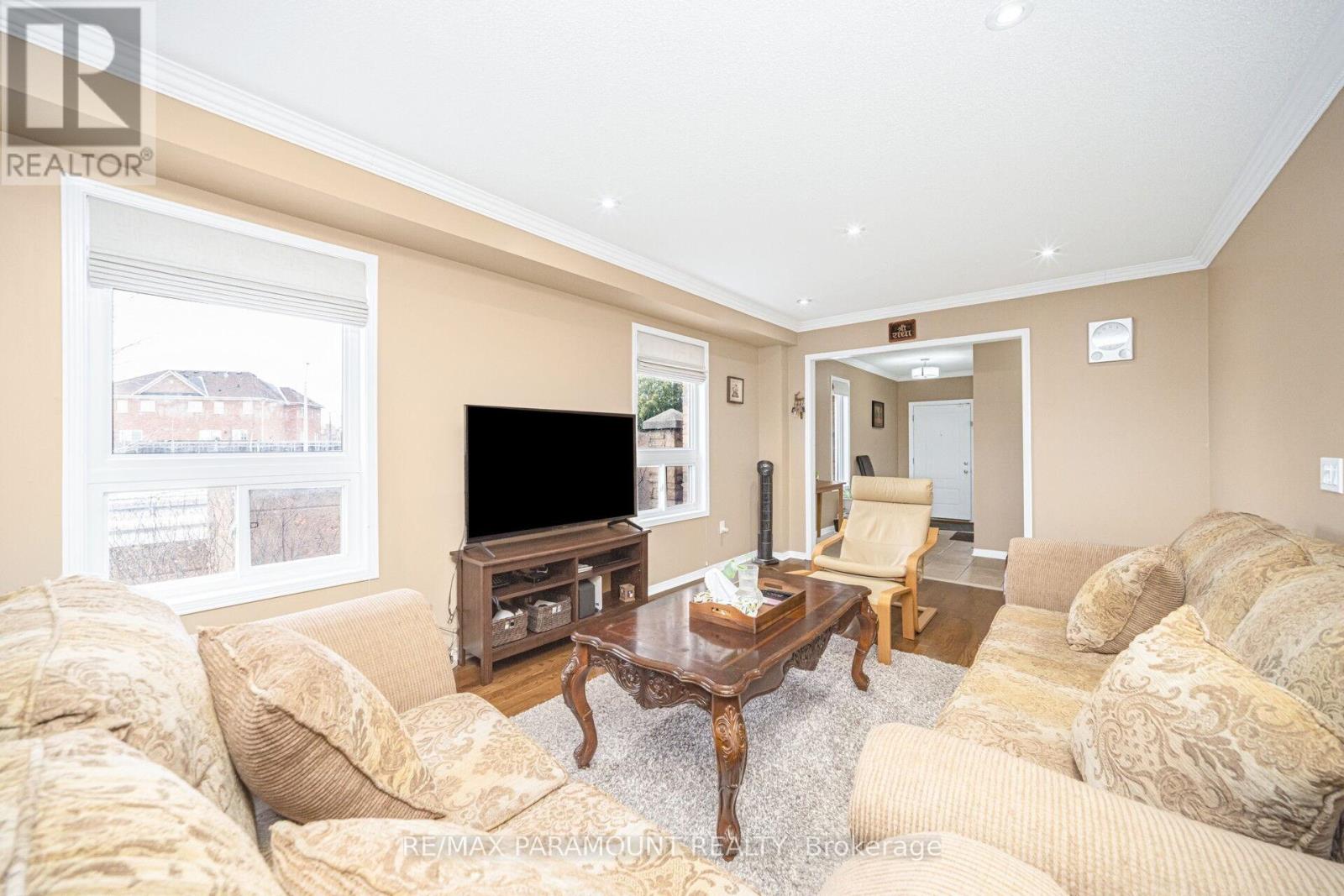 35 Flower Trail, Brampton, Ontario  L6P 1P1 - Photo 9 - W12643556