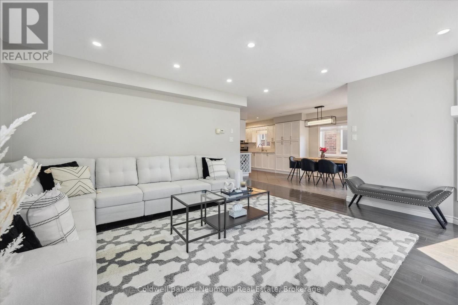 64 Laughland Lane, Guelph (Pineridge/westminster Woods), Ontario  N1L 0C6 - Photo 3 - X12643658