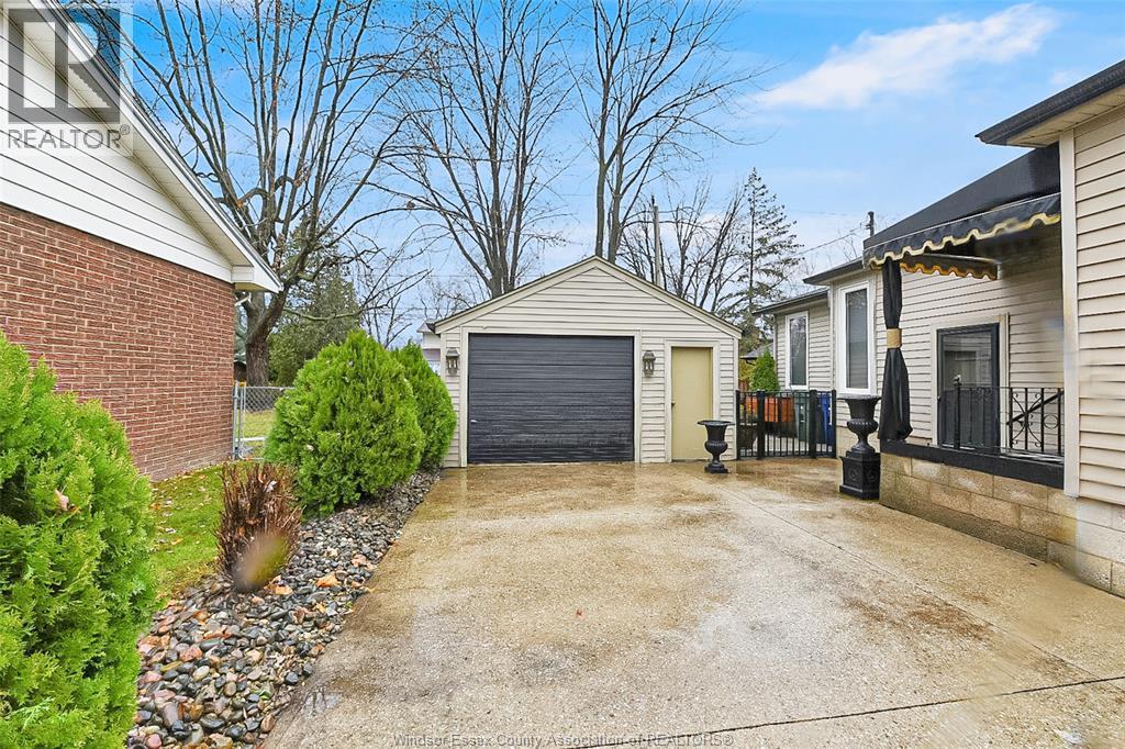 2735 Mark Avenue, Windsor, Ontario  N9E 2W4 - Photo 26 - 25031910