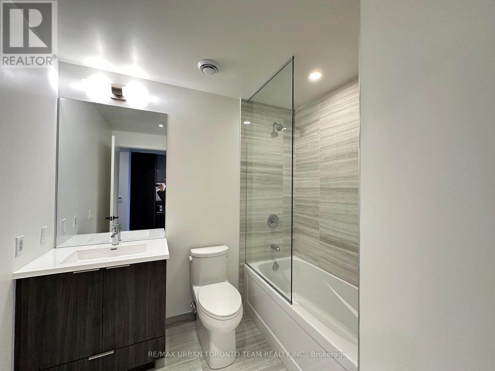 4808 - 8 Interchange Way, Vaughan, Ontario  L4K 5Z7 - Photo 3 - N12643608