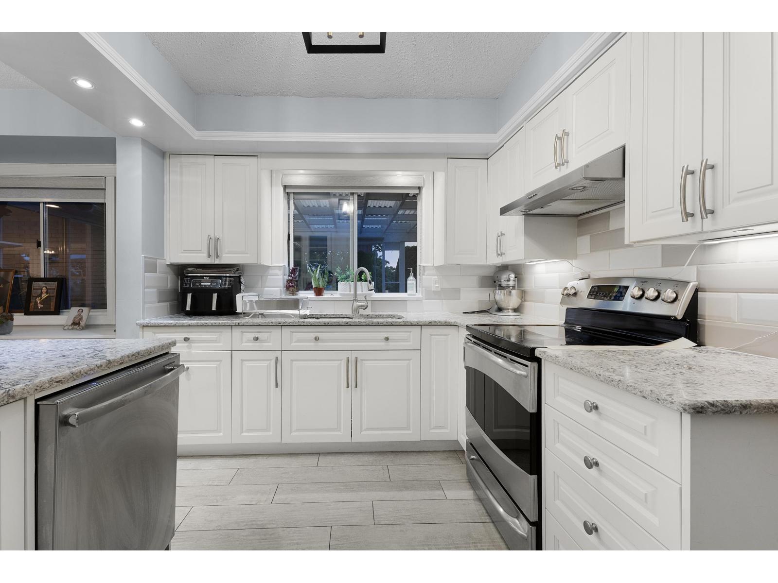 18244 54 Avenue, Surrey, British Columbia  V3S 7Z1 - Photo 13 - R3074434