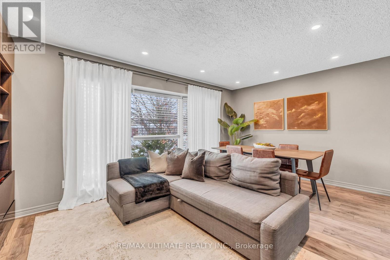 37 Banbury Court, Brampton, Ontario  L6T 1Y9 - Photo 5 - W12643576