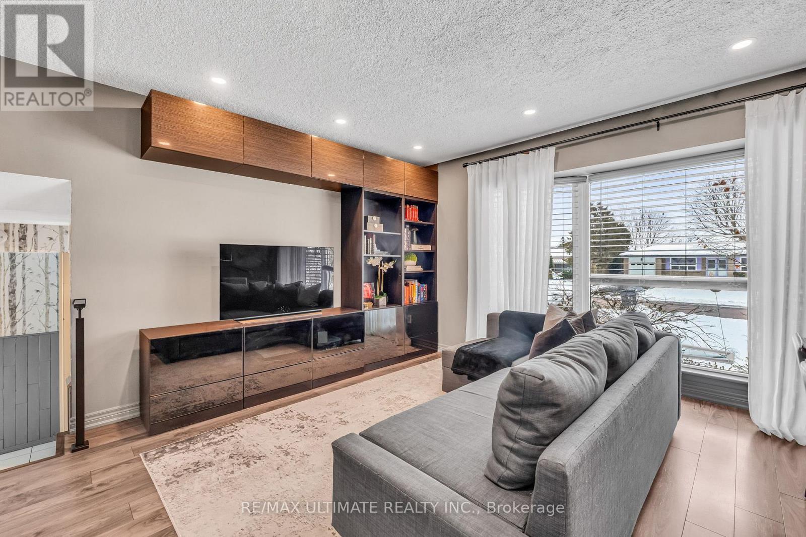 37 Banbury Court, Brampton, Ontario  L6T 1Y9 - Photo 6 - W12643576