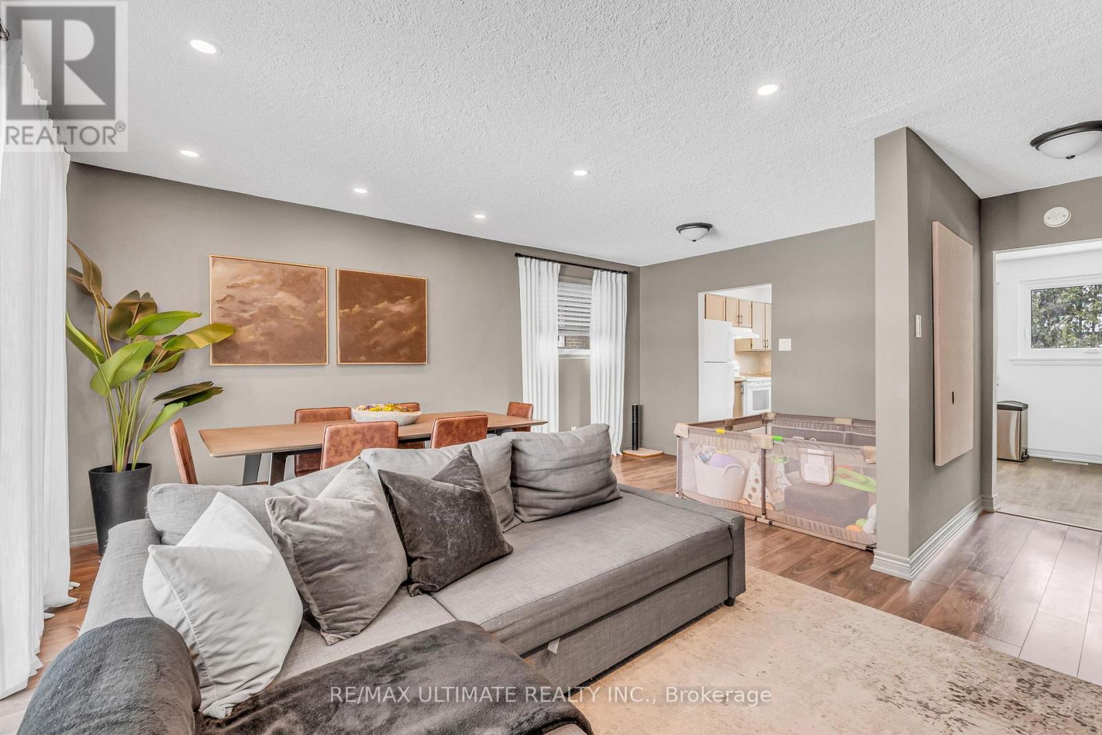 37 Banbury Court, Brampton, Ontario  L6T 1Y9 - Photo 8 - W12643576