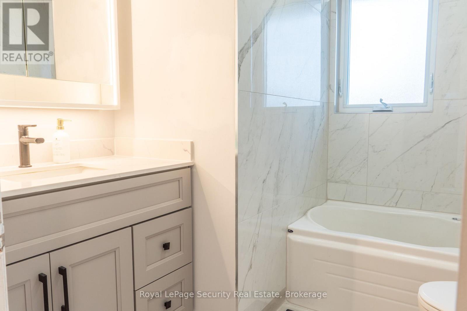 3248 Silverado Drive, Mississauga, Ontario  L5A 2W1 - Photo 10 - W12643584