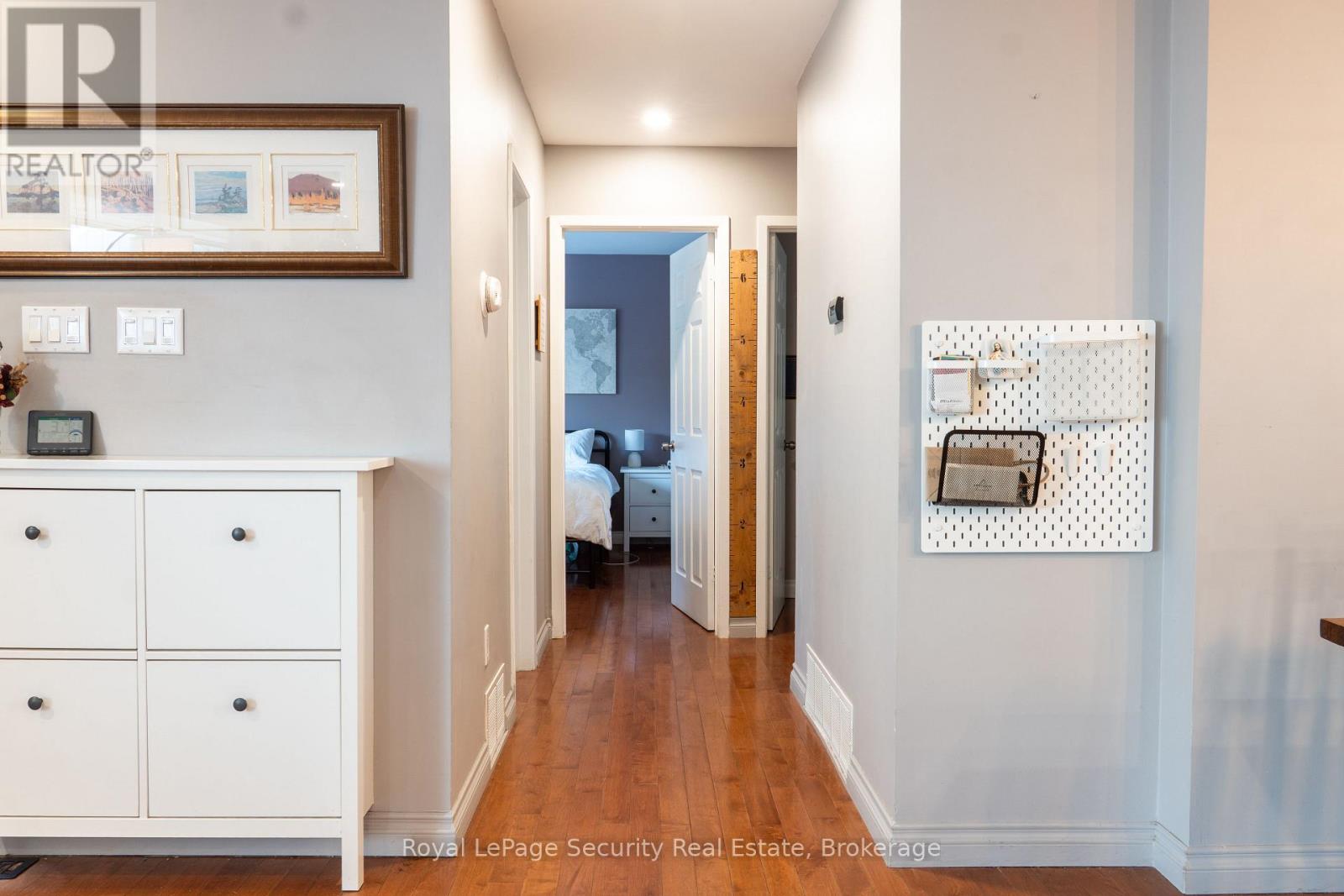 3248 Silverado Drive, Mississauga, Ontario  L5A 2W1 - Photo 5 - W12643584