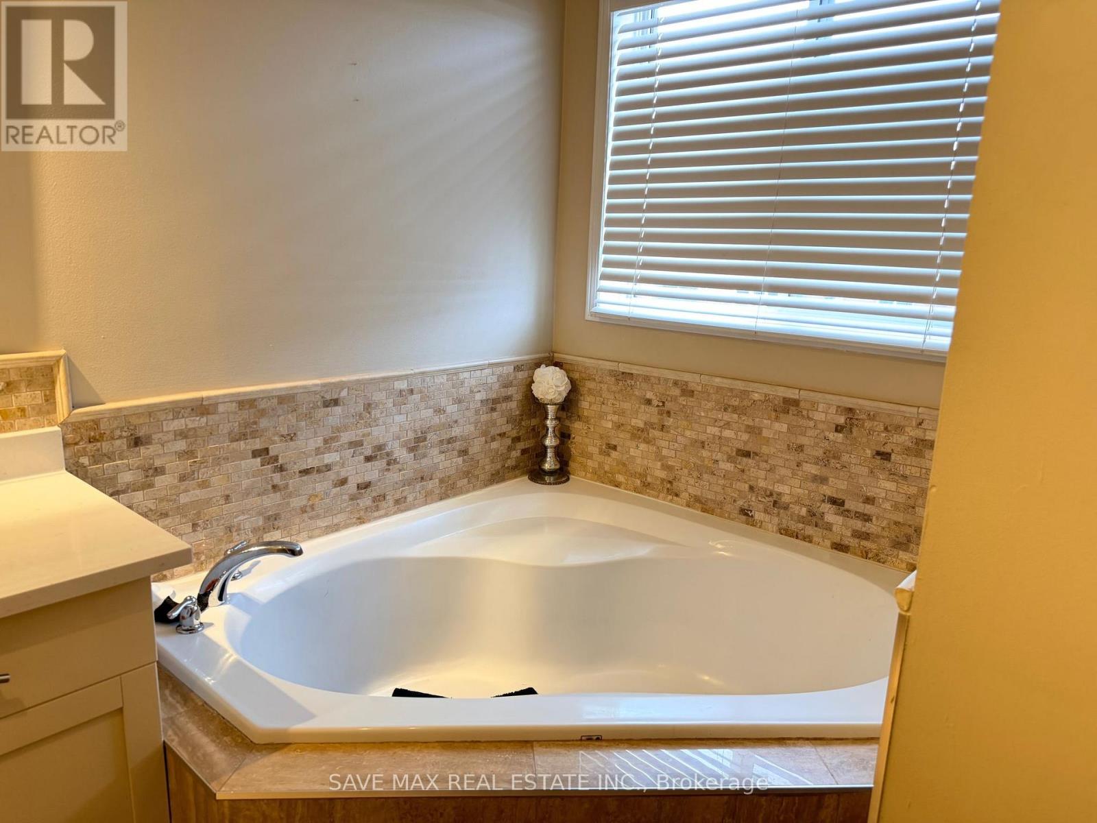 234 Waterbury Street, Caledon, Ontario  L7E 2J1 - Photo 18 - W12643604