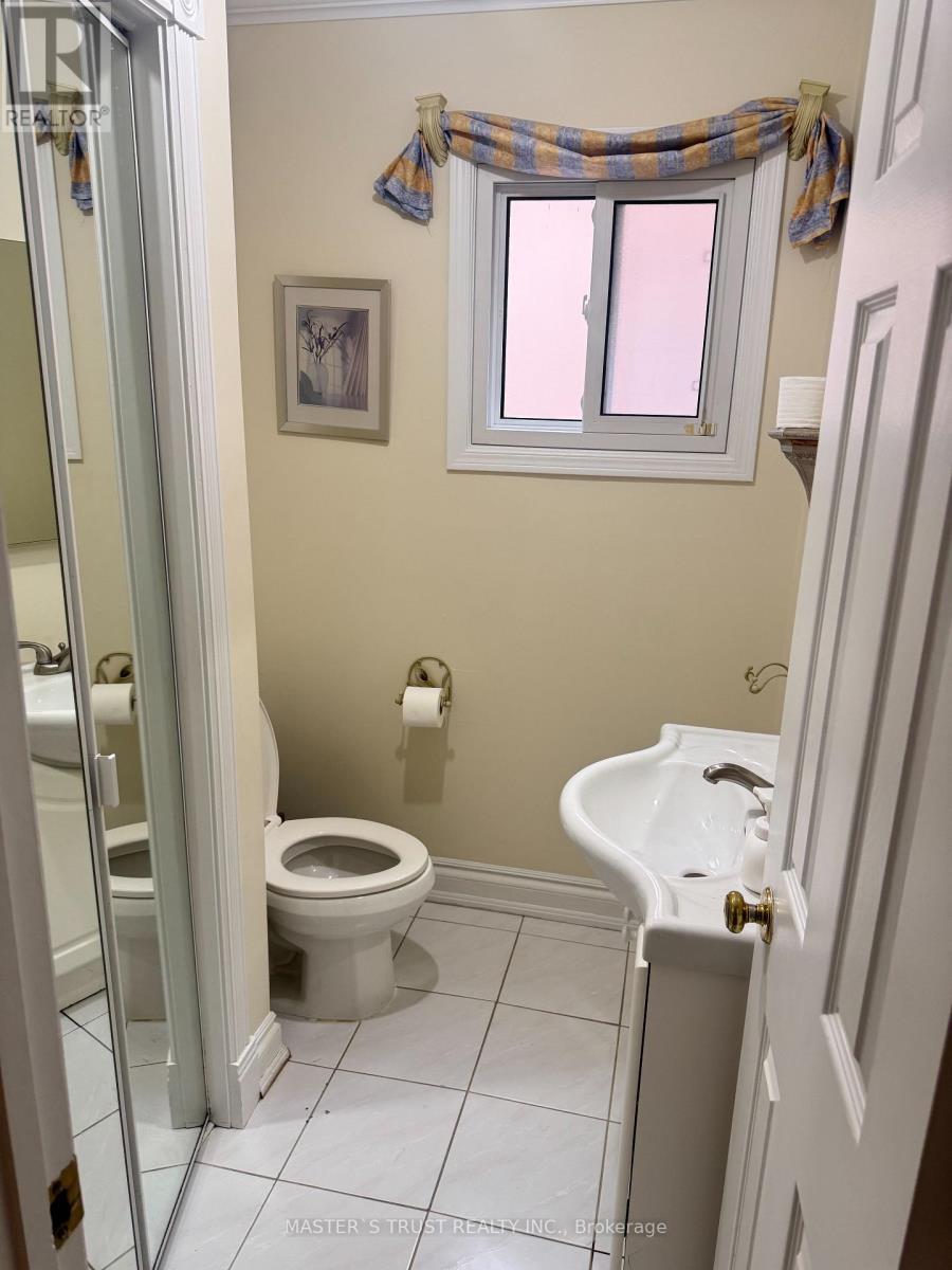 411 Winfield Terrace, Mississauga, Ontario  L5R 1N9 - Photo 24 - W12643620