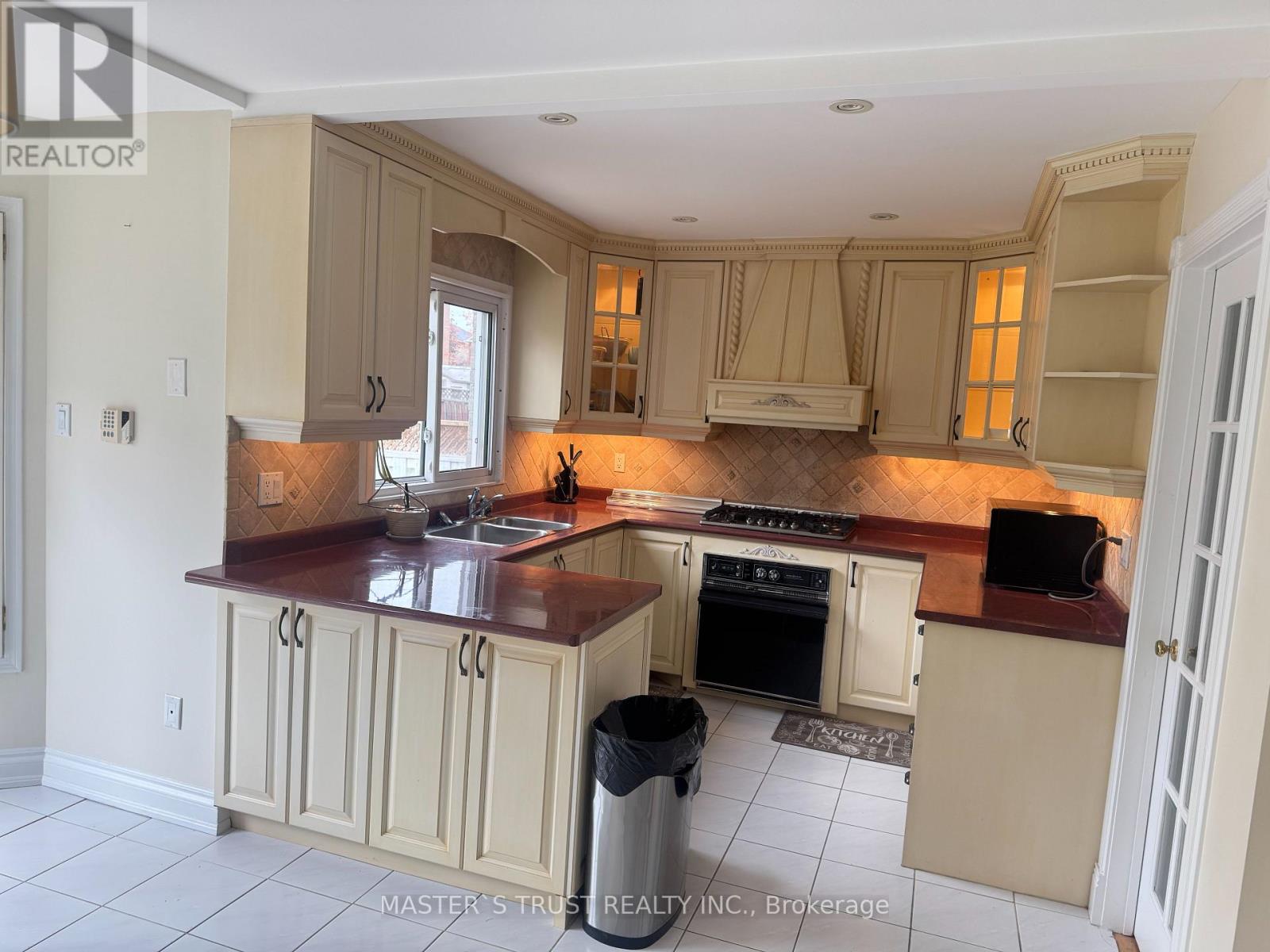 411 Winfield Terrace, Mississauga, Ontario  L5R 1N9 - Photo 4 - W12643620