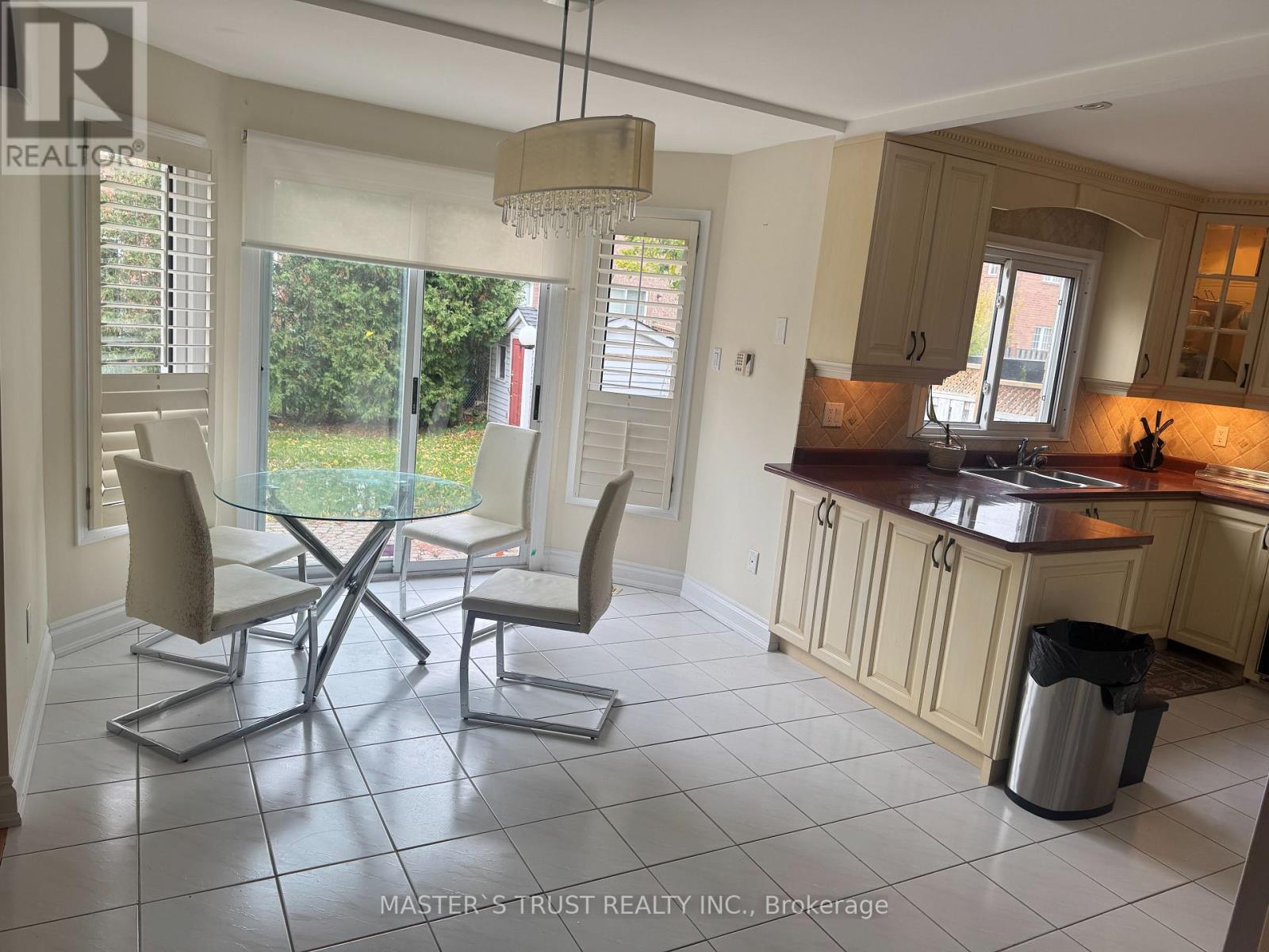 411 Winfield Terrace, Mississauga, Ontario  L5R 1N9 - Photo 6 - W12643620