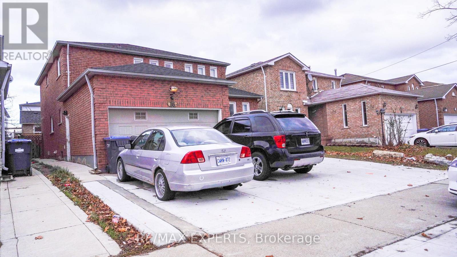 16 Duggan Drive, Brampton, Ontario  L6Y 4H9 - Photo 2 - W12643642