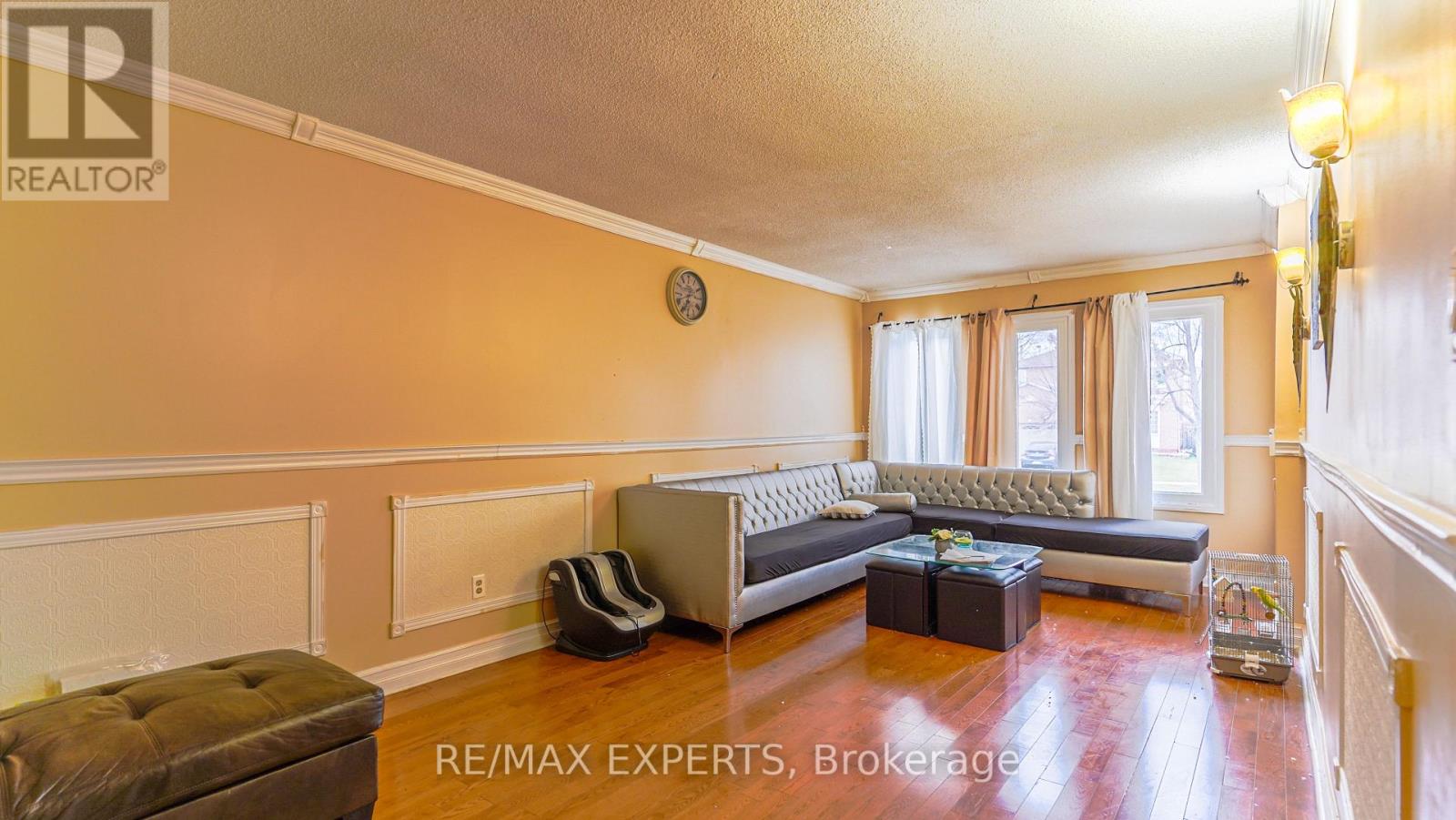 16 Duggan Drive, Brampton, Ontario  L6Y 4H9 - Photo 4 - W12643642