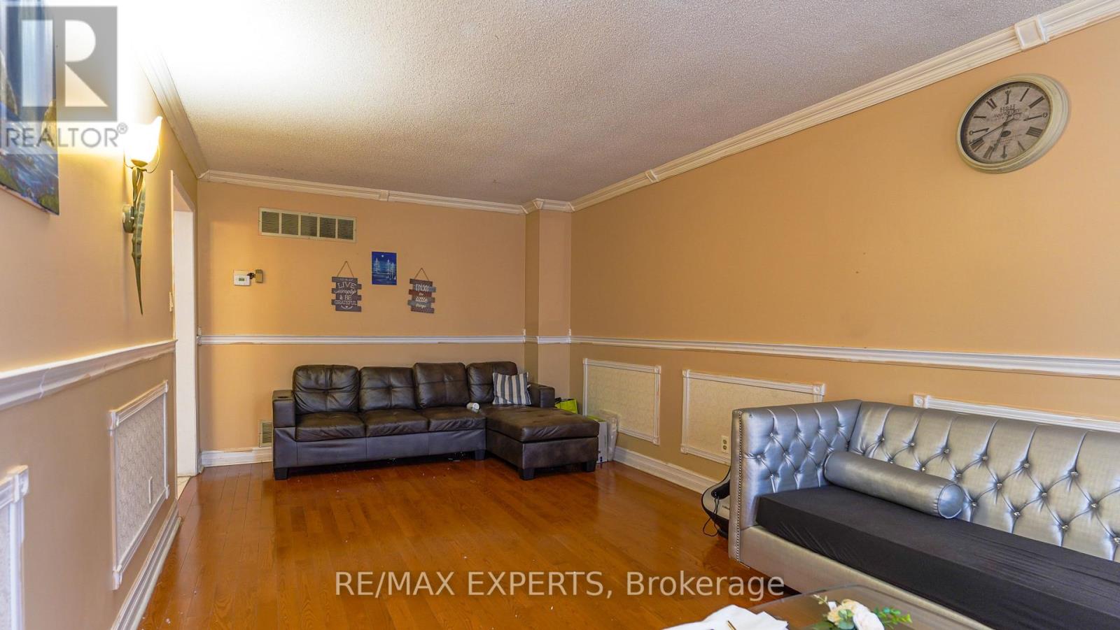 16 Duggan Drive, Brampton, Ontario  L6Y 4H9 - Photo 5 - W12643642