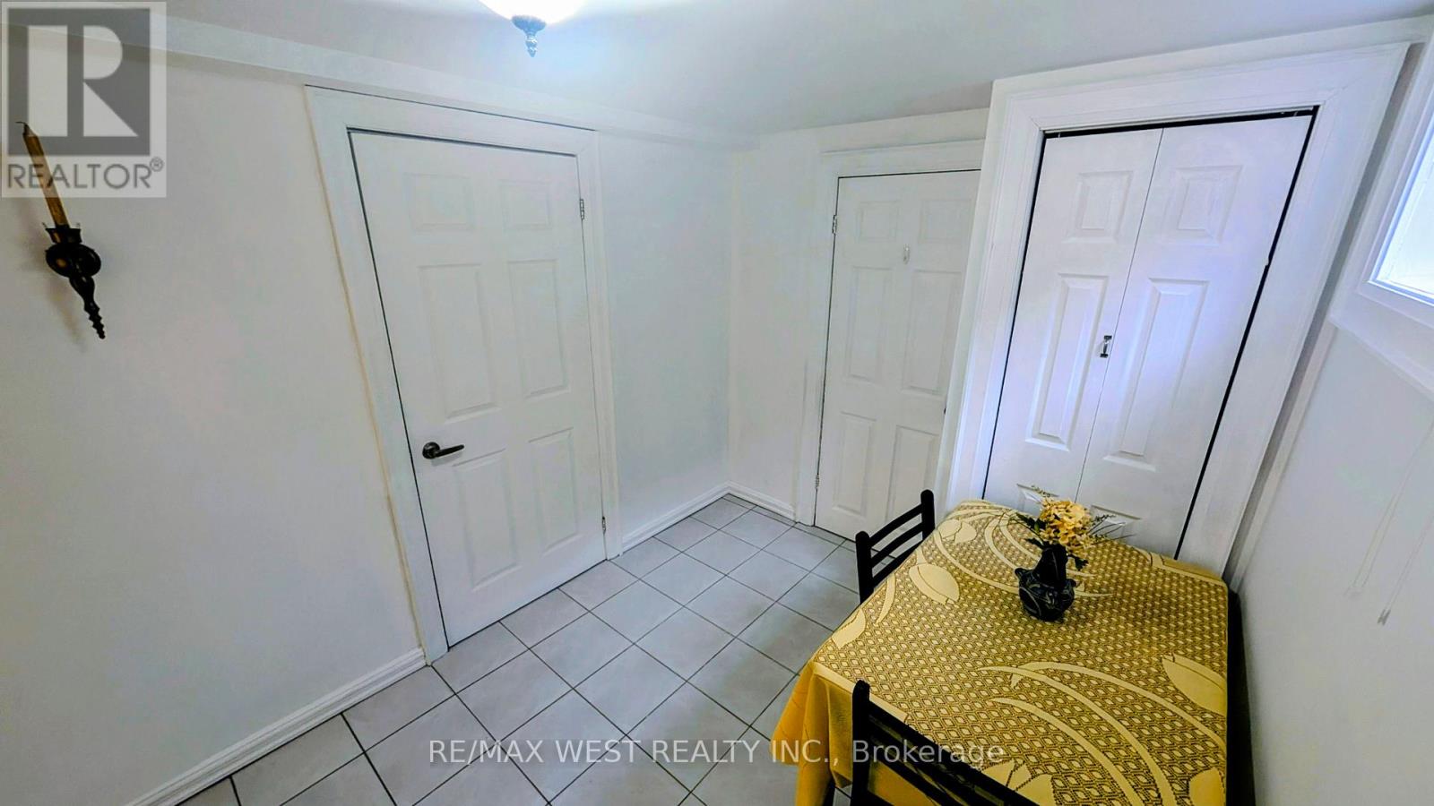 Basement - 1559 Northmount Avenue, Mississauga, Ontario  L5E 1Y9 - Photo 4 - W12643644