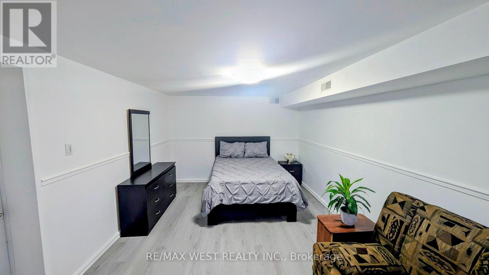 Basement - 1559 Northmount Avenue, Mississauga, Ontario  L5E 1Y9 - Photo 7 - W12643644