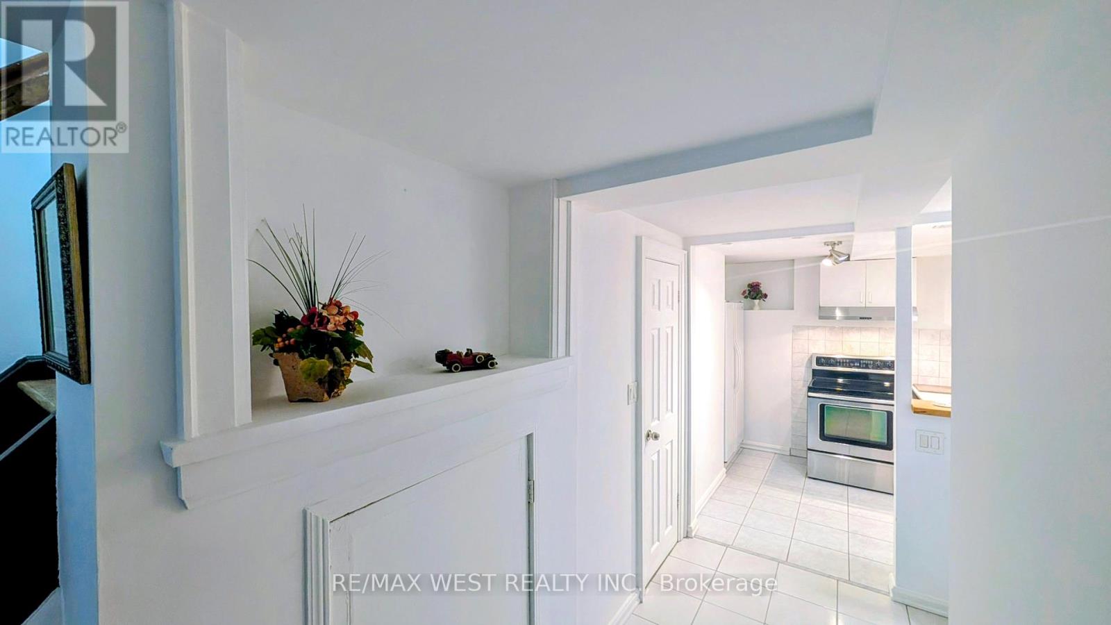 Basement - 1559 Northmount Avenue, Mississauga, Ontario  L5E 1Y9 - Photo 9 - W12643644