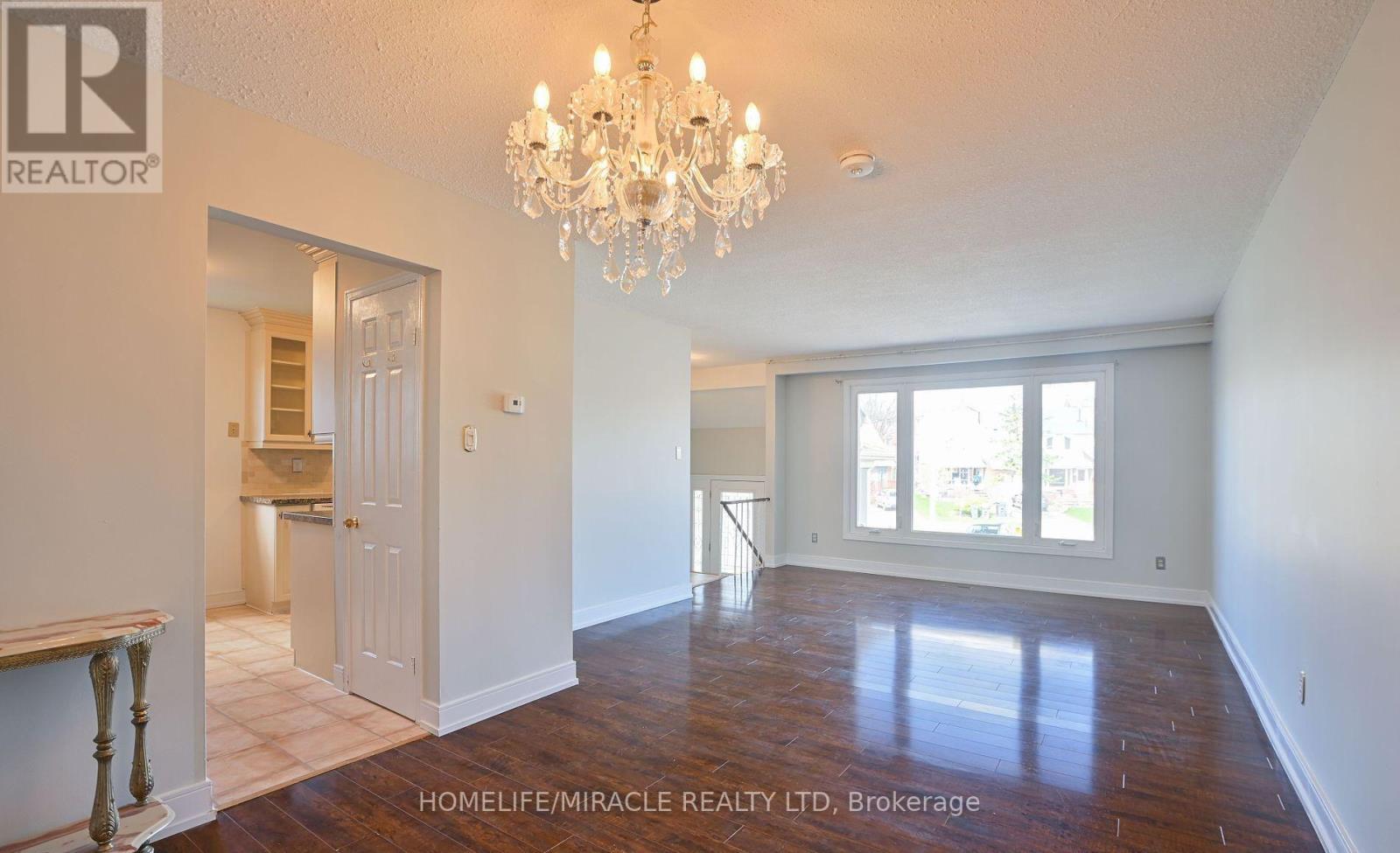 28 Peterson Court N, Brampton, Ontario  L6Z 1K6 - Photo 13 - W12643678