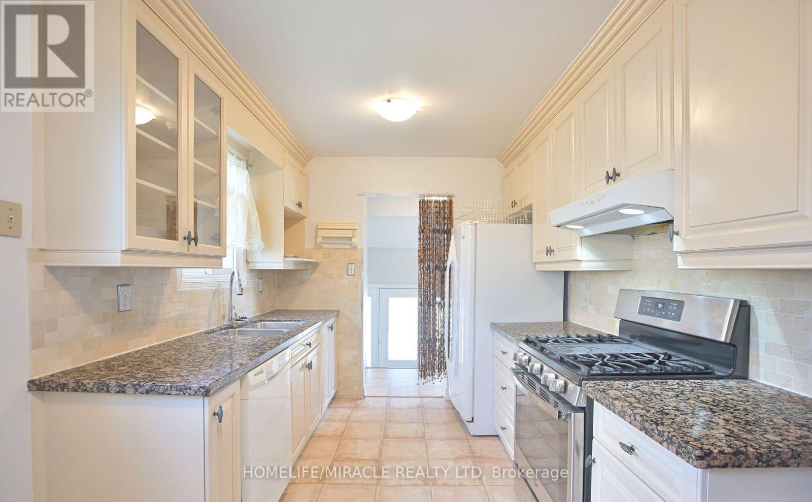 28 Peterson Court N, Brampton, Ontario  L6Z 1K6 - Photo 17 - W12643678