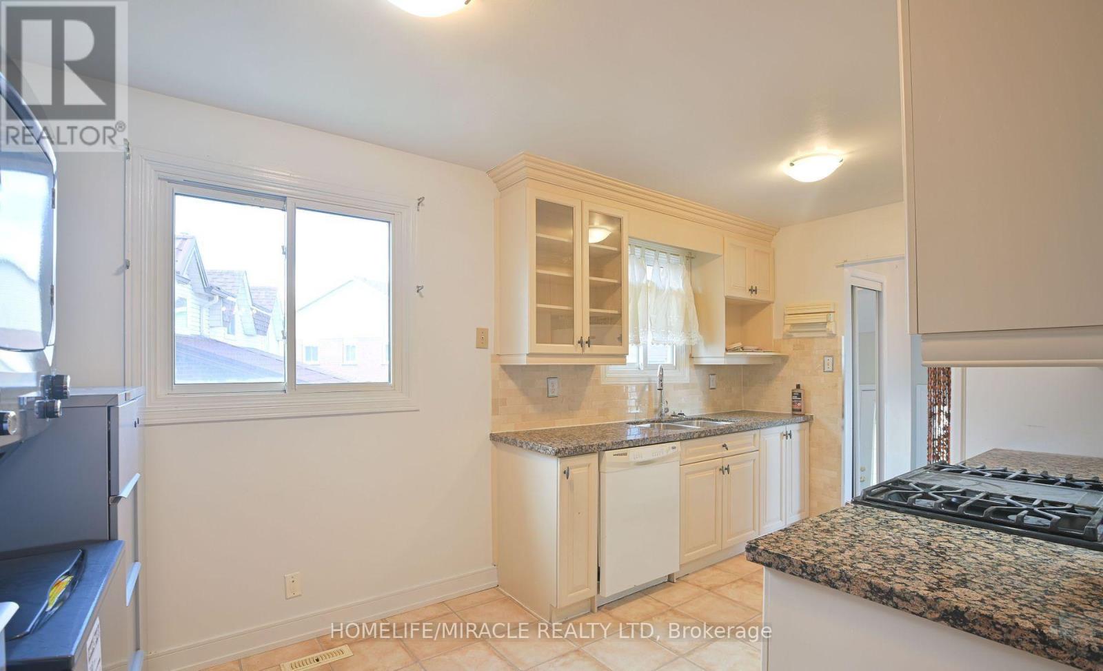 28 Peterson Court N, Brampton, Ontario  L6Z 1K6 - Photo 19 - W12643678