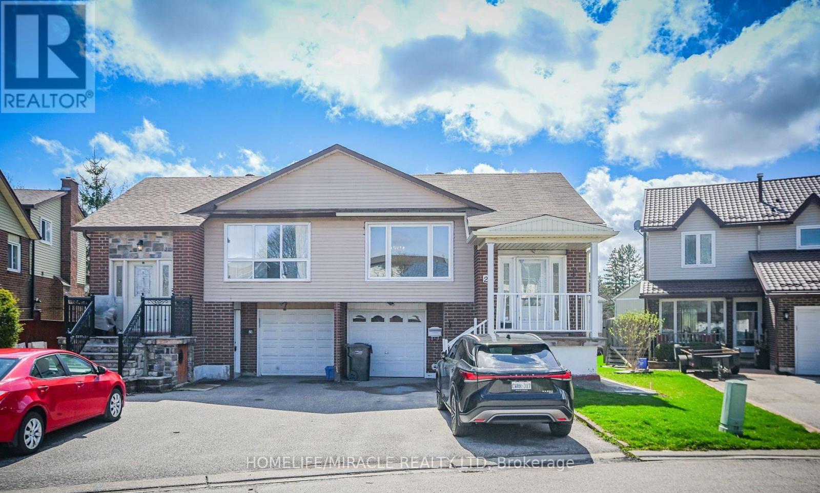 28 Peterson Court N, Brampton, Ontario  L6Z 1K6 - Photo 2 - W12643678