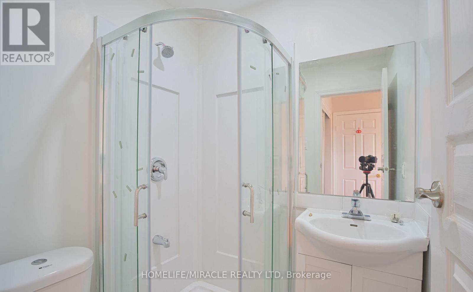 28 Peterson Court N, Brampton, Ontario  L6Z 1K6 - Photo 24 - W12643678