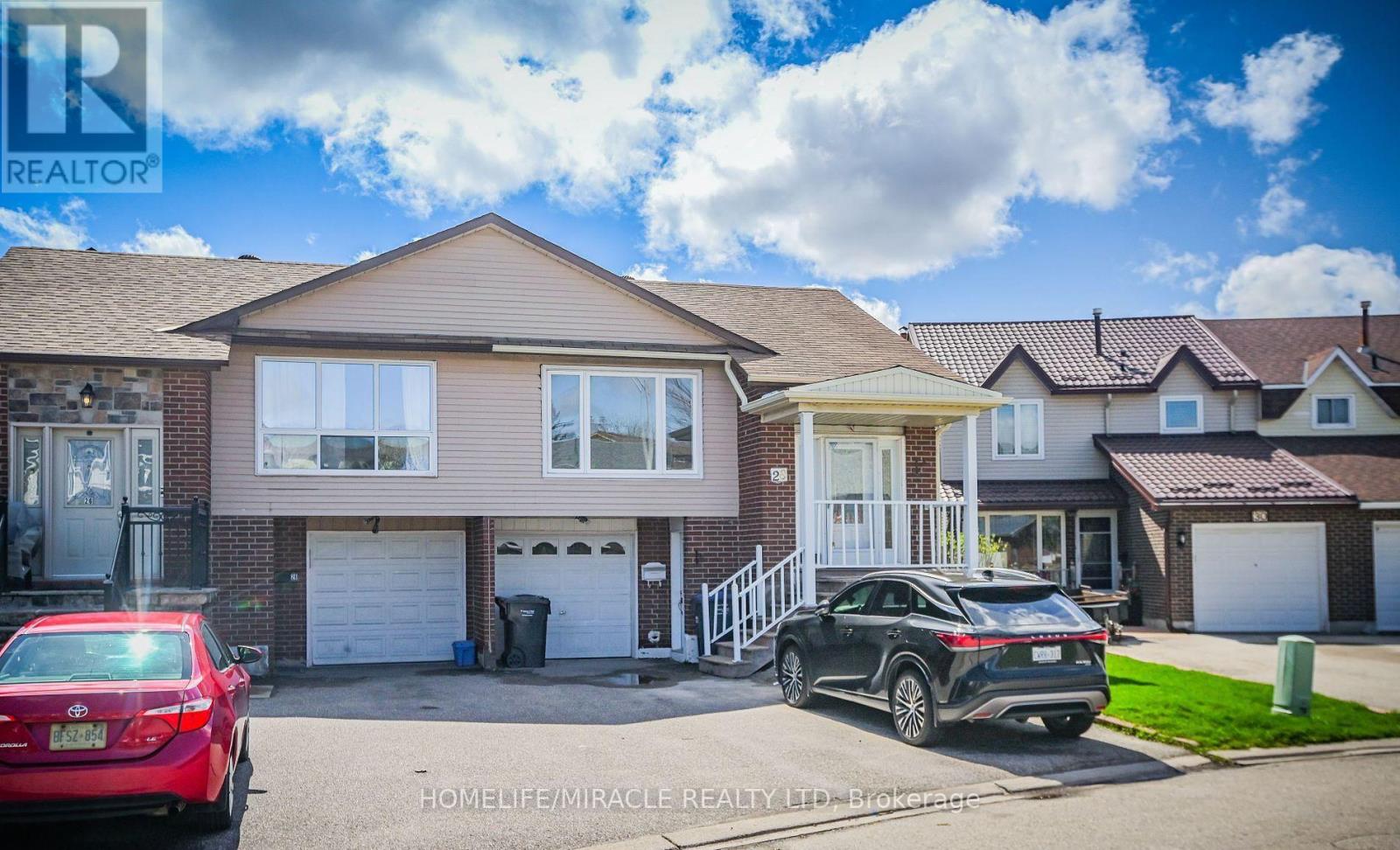 28 Peterson Court N, Brampton, Ontario  L6Z 1K6 - Photo 4 - W12643678