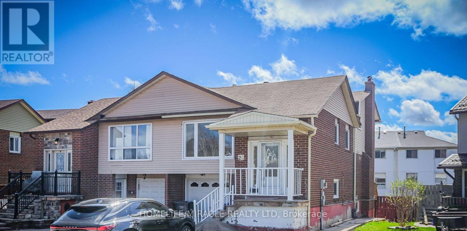 28 Peterson Court N, Brampton, Ontario  L6Z 1K6 - Photo 5 - W12643678