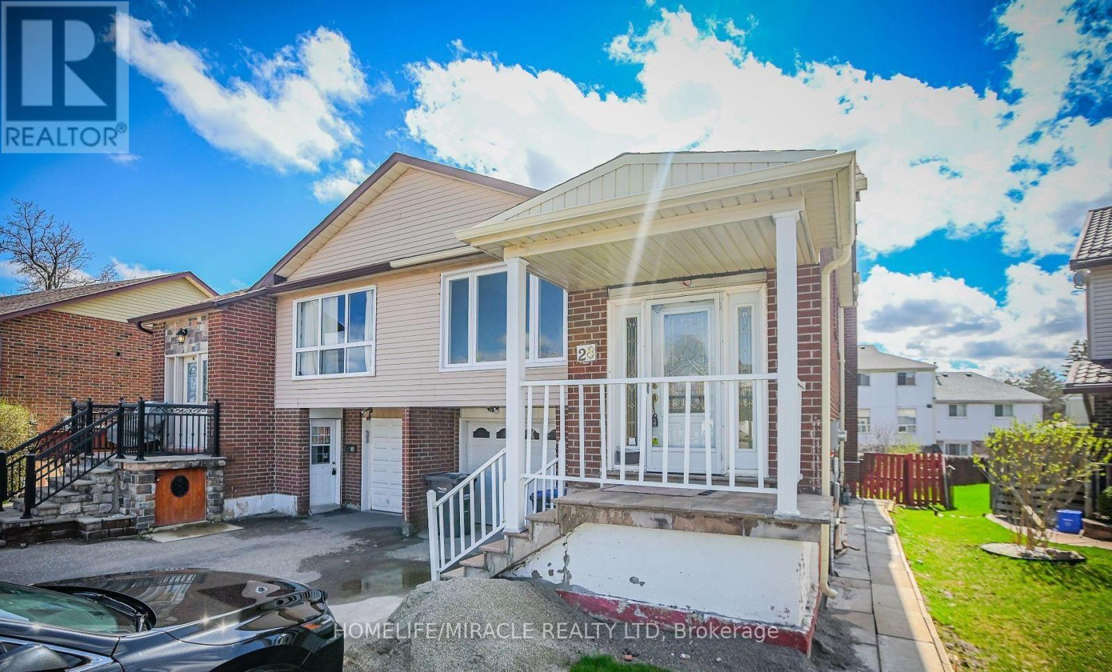 28 Peterson Court N, Brampton, Ontario  L6Z 1K6 - Photo 6 - W12643678