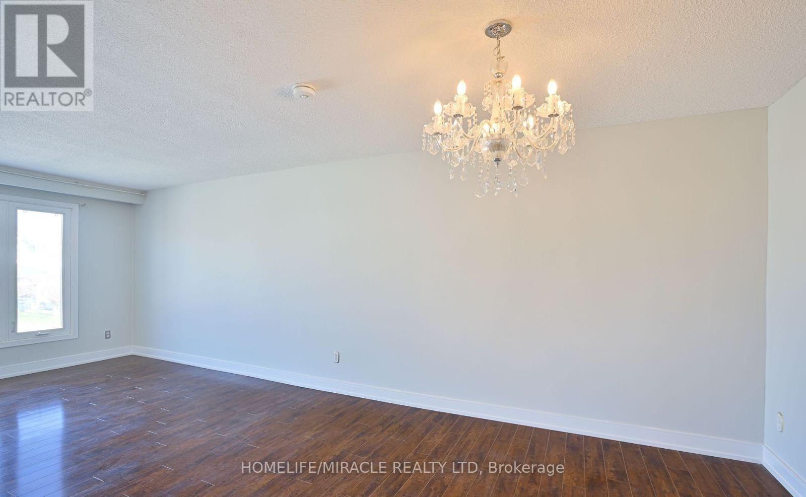 28 Peterson Court N, Brampton, Ontario  L6Z 1K6 - Photo 9 - W12643678