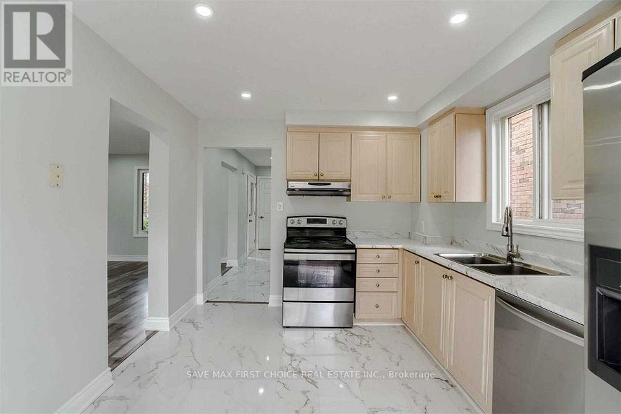 6 Wildercroft Avenue, Brampton, Ontario  L6V 4E6 - Photo 7 - W12643680