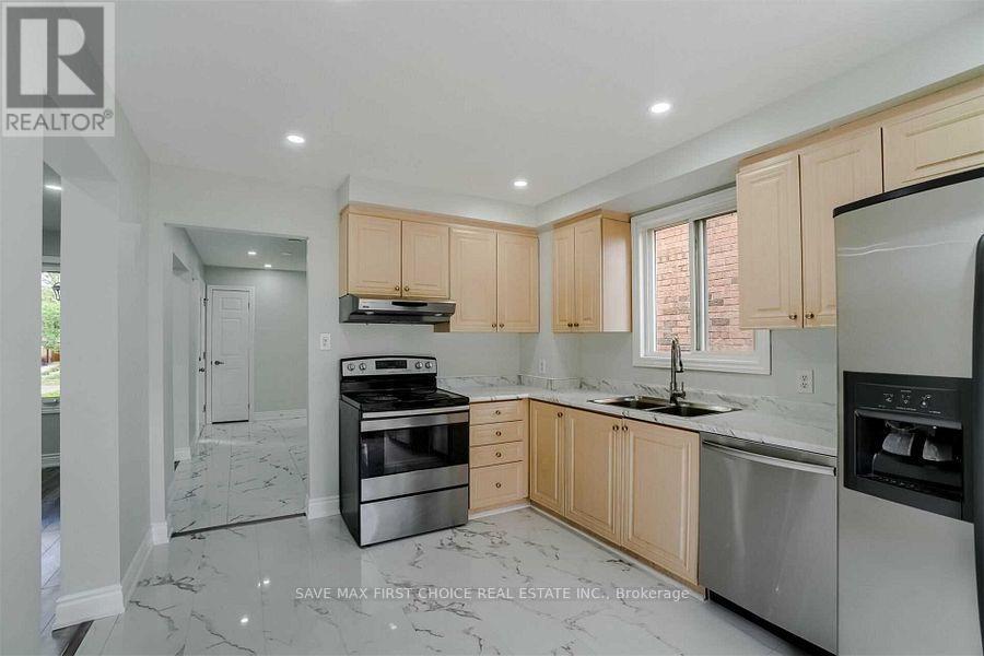 6 Wildercroft Avenue, Brampton, Ontario  L6V 4E6 - Photo 9 - W12643680