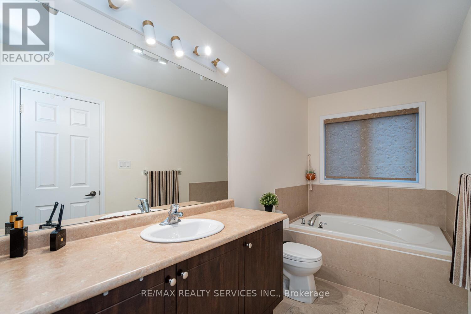 11 Hoover Road, Brampton, Ontario  L7A 4L2 - Photo 30 - W12643684