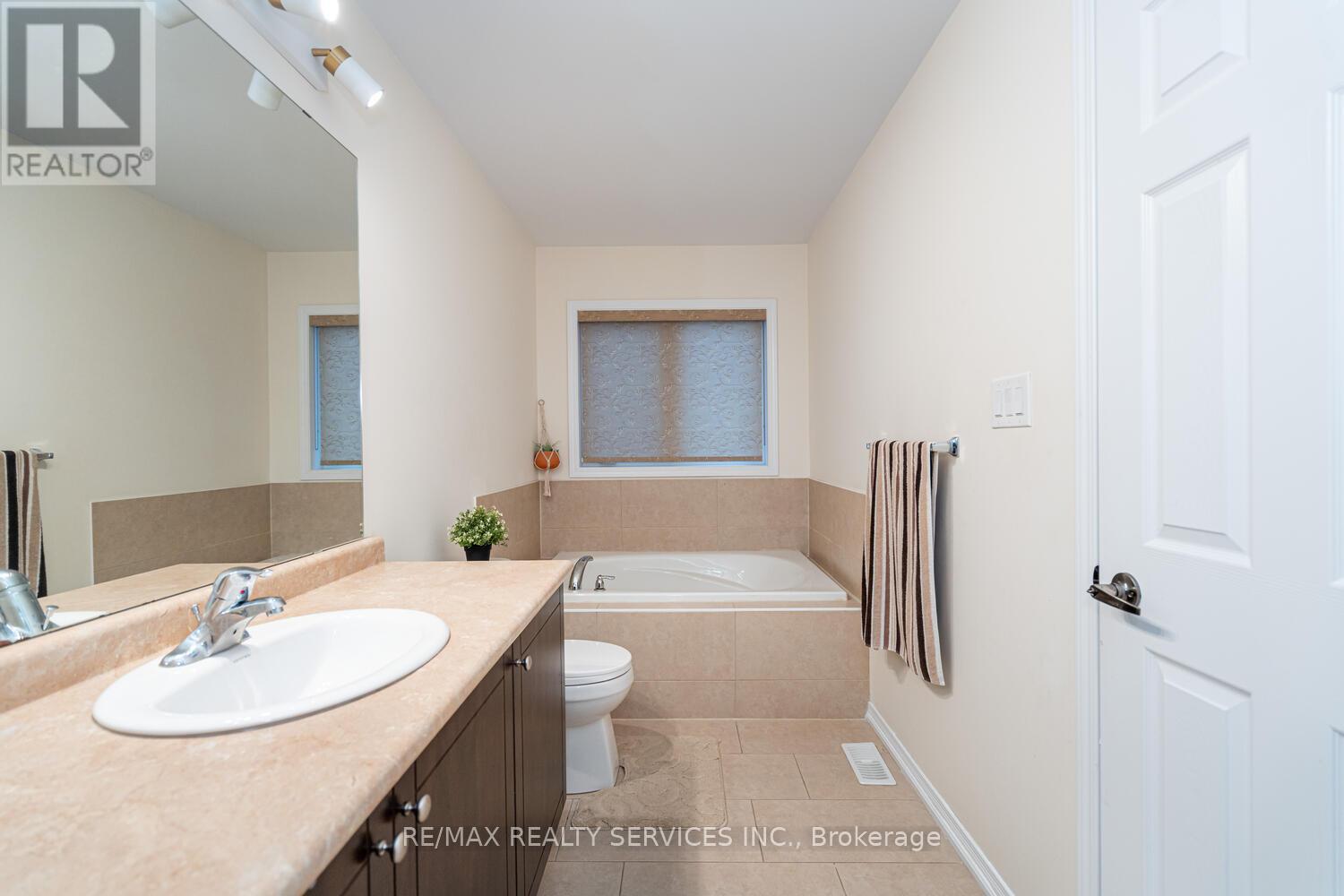 11 Hoover Road, Brampton, Ontario  L7A 4L2 - Photo 31 - W12643684